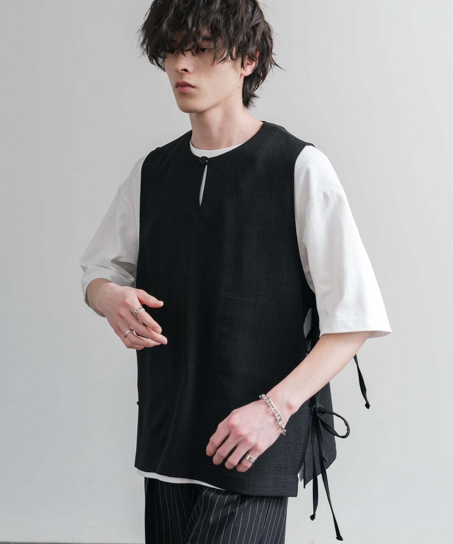 Upscape Audience 日本製/国産Reflax TECH リネンライクキャンバス キーネックプルオーバーエプロンベスト AUD7394 15861