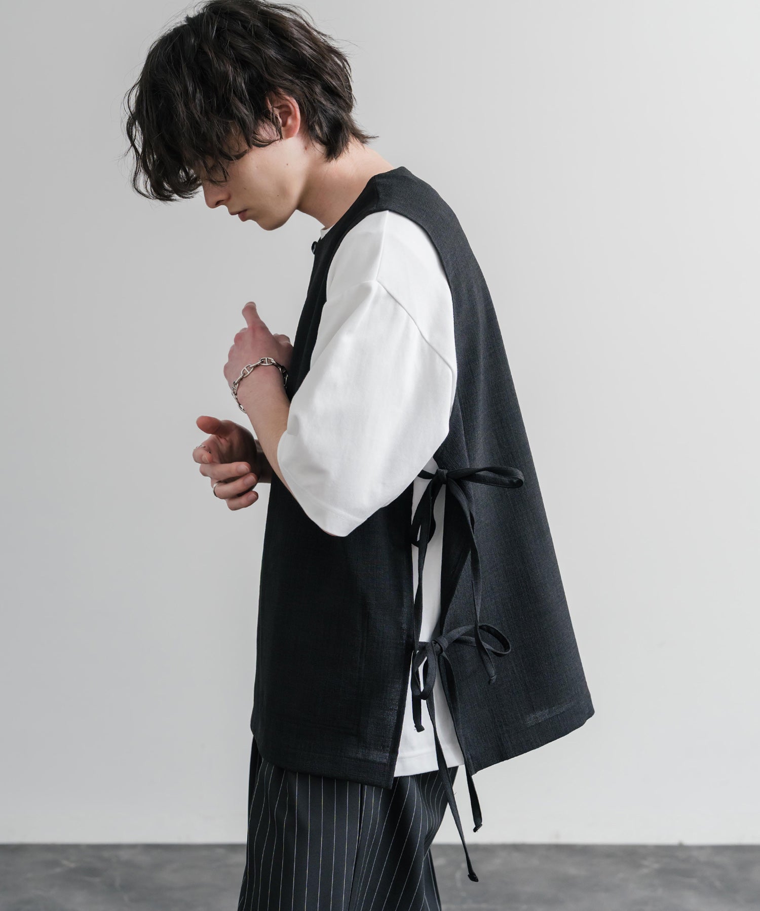 Upscape Audience 日本製/国産Reflax TECH リネンライクキャンバス キーネックプルオーバーエプロンベスト AUD7394 15861