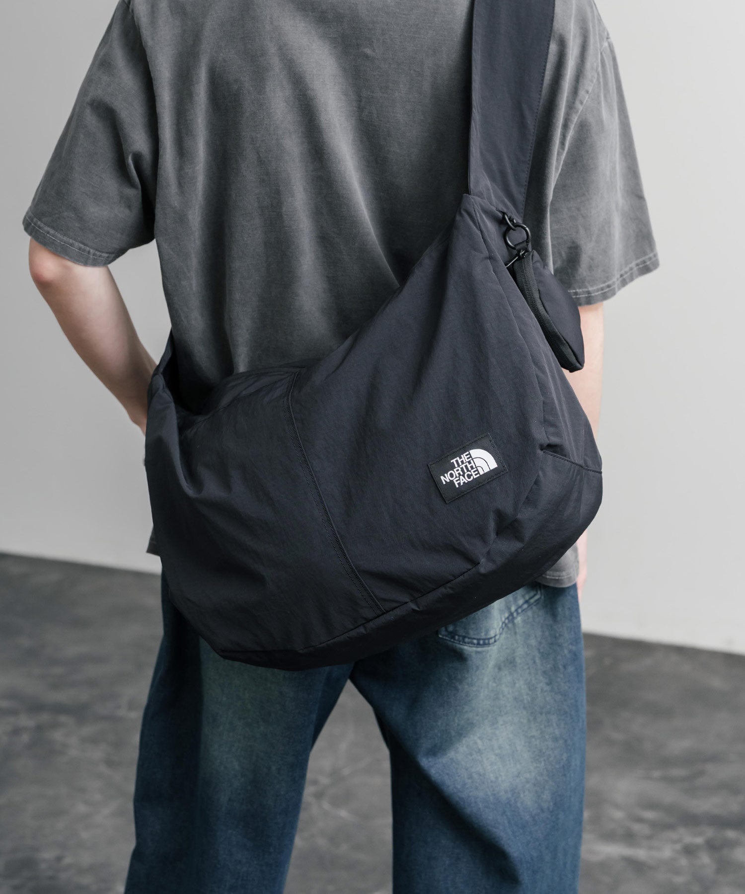 THE NORTH FACE ザ・ノースフェイス URBAN BIG SHOULDER BAG ミニポーチ付きワンポイントロゴショルダーバッグ 15882