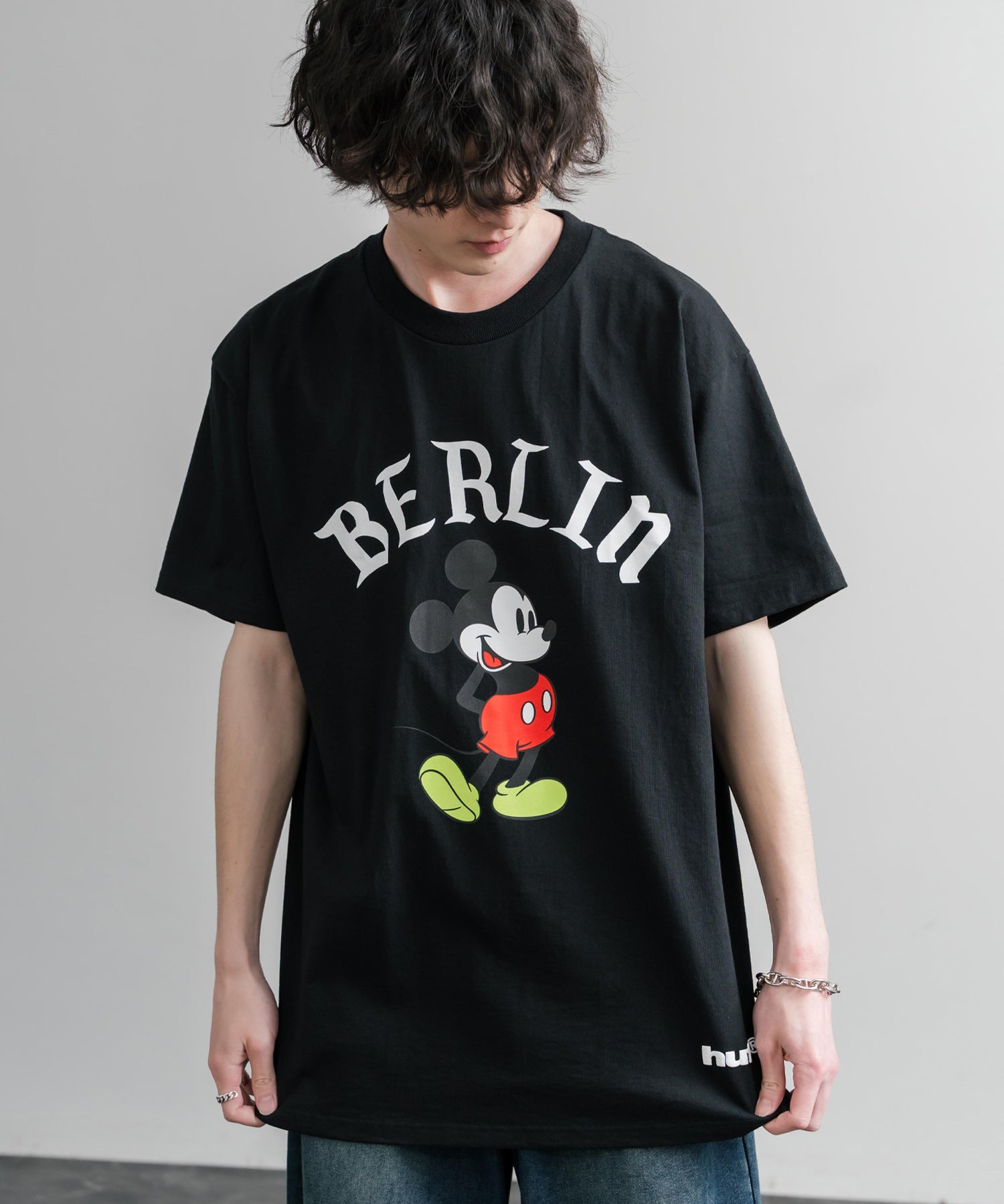 HUF ハフ オーバーサイズミッキーマウスワールドワイドプリント半袖Tシャツ 15972