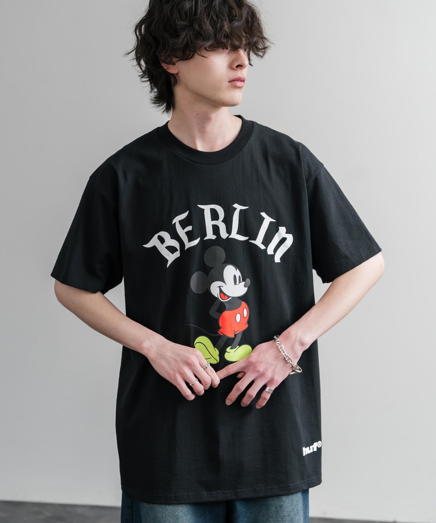 HUF ハフ オーバーサイズミッキーマウスワールドワイドプリント半袖Tシャツ 15972