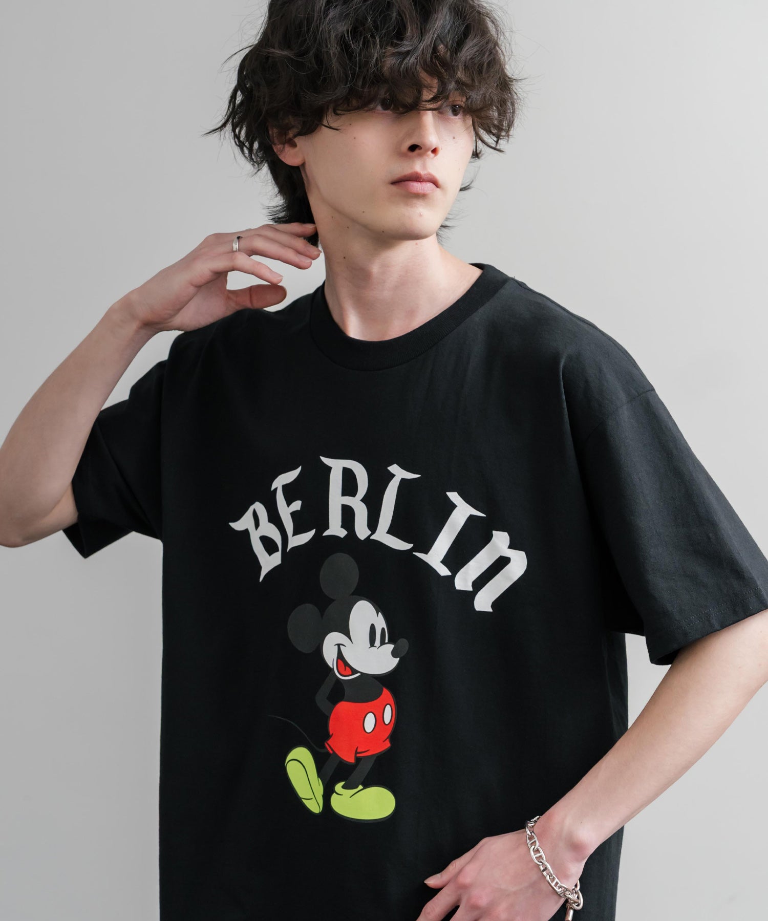 HUF ハフ オーバーサイズミッキーマウスワールドワイドプリント半袖Tシャツ 15972