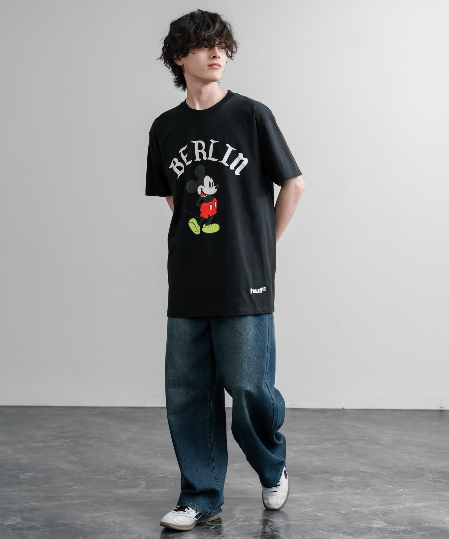HUF ハフ オーバーサイズミッキーマウスワールドワイドプリント半袖Tシャツ 15972