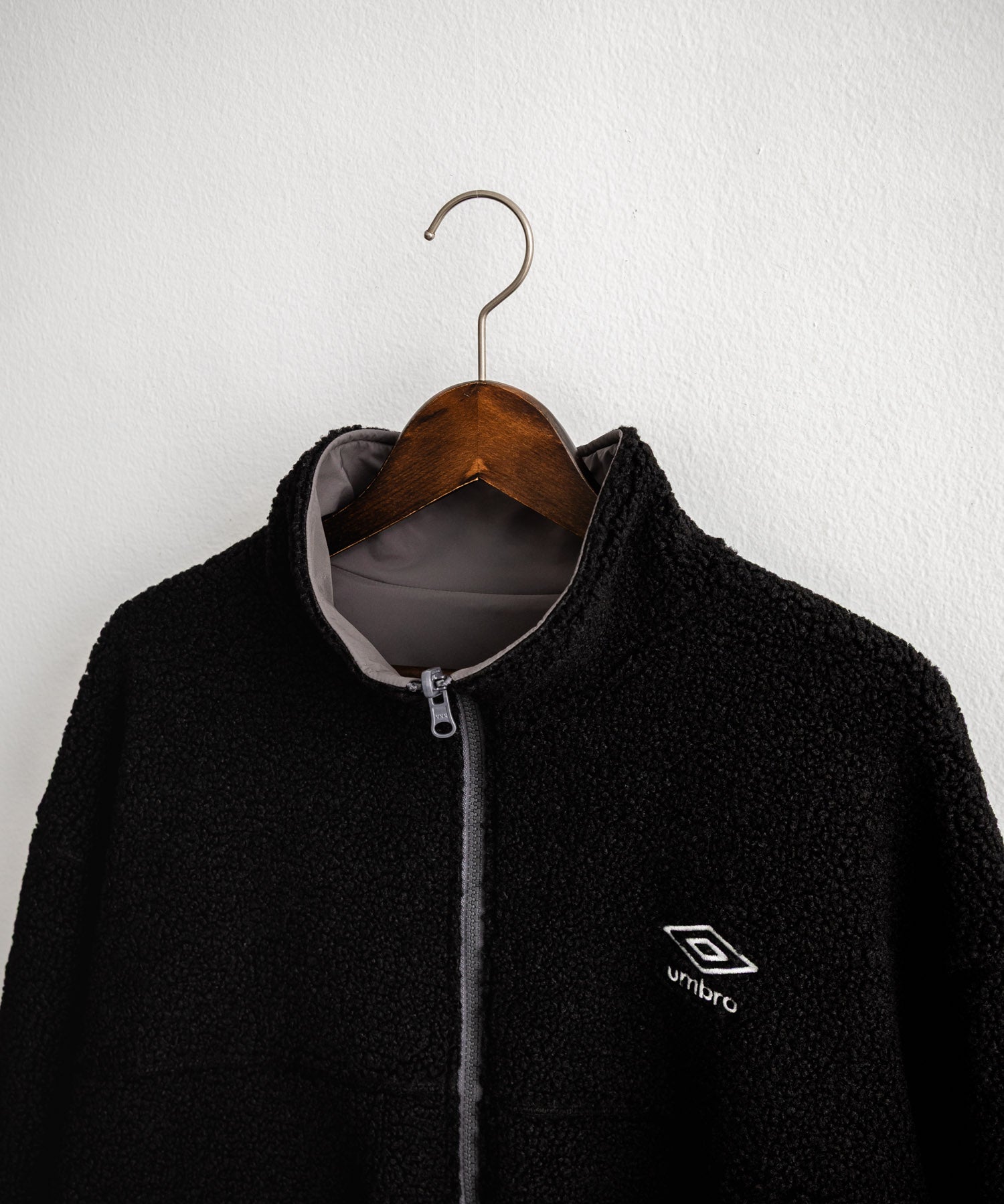 UMBRO アンブロ 別注コラボ 2wayリバーシブルワンポイントロゴ刺繍トラックボアジャケット 14947