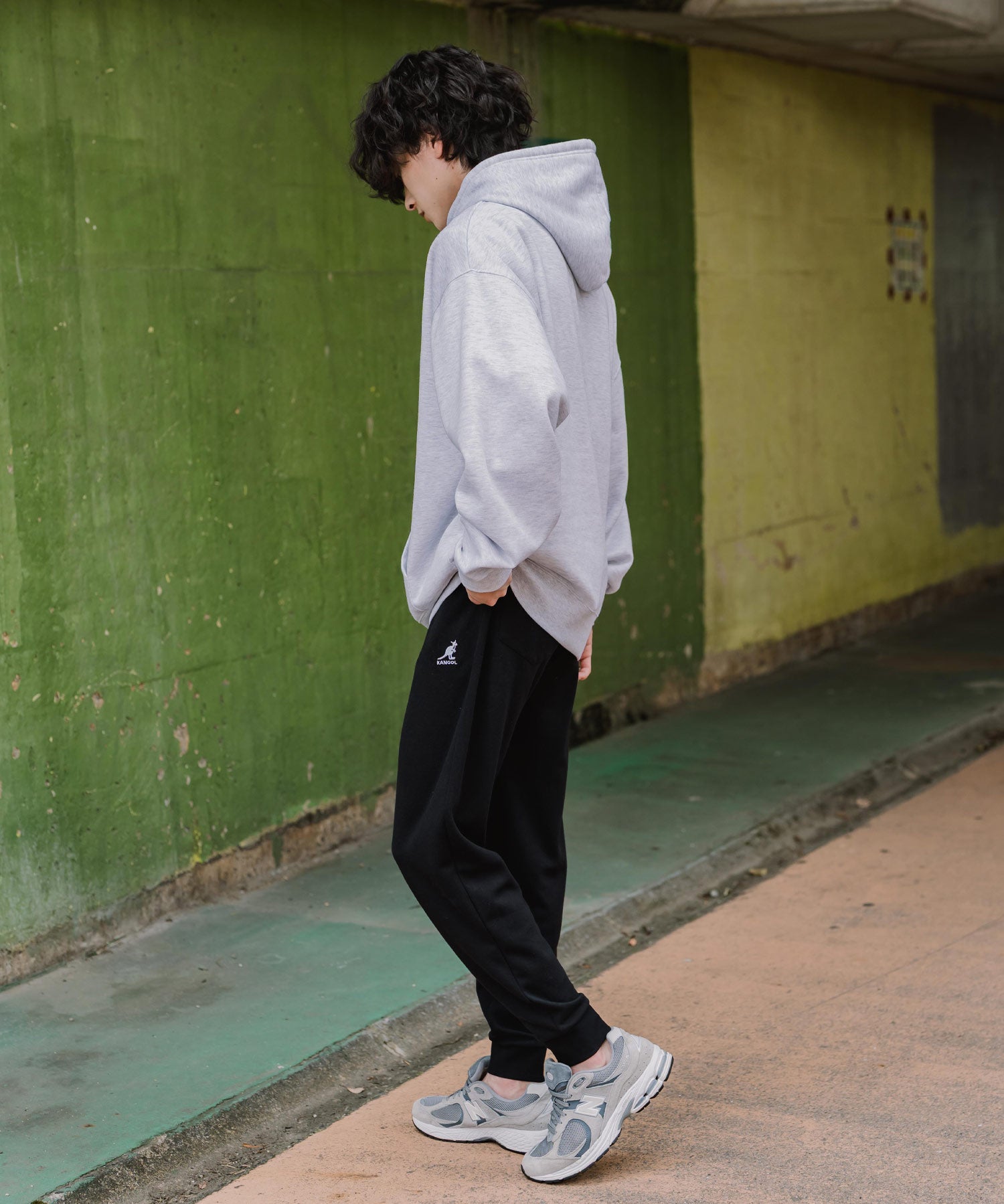 KANGOL カンゴール 別注コラボ 無地＆サイドライン ワンポイントロゴ刺繍ポンチスウェットスリムイージージョガーパンツ 16001