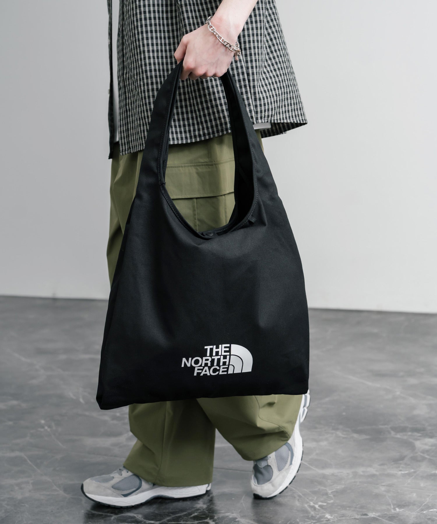 THE NORTH FACE TRIG BAG ワンポイントロゴショルダートートバッグ A4収納可能 16016