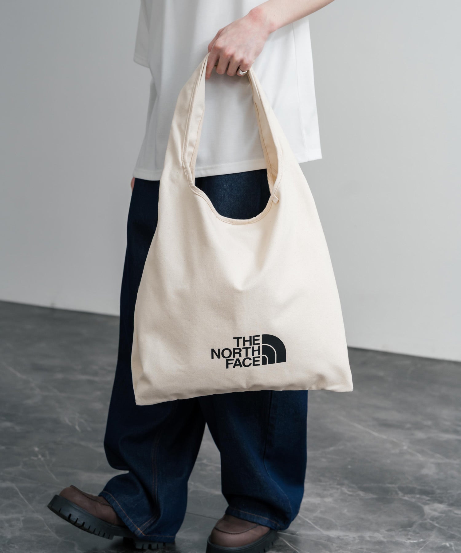 THE NORTH FACE TRIG BAG ワンポイントロゴショルダートートバッグ A4収納可能 16016