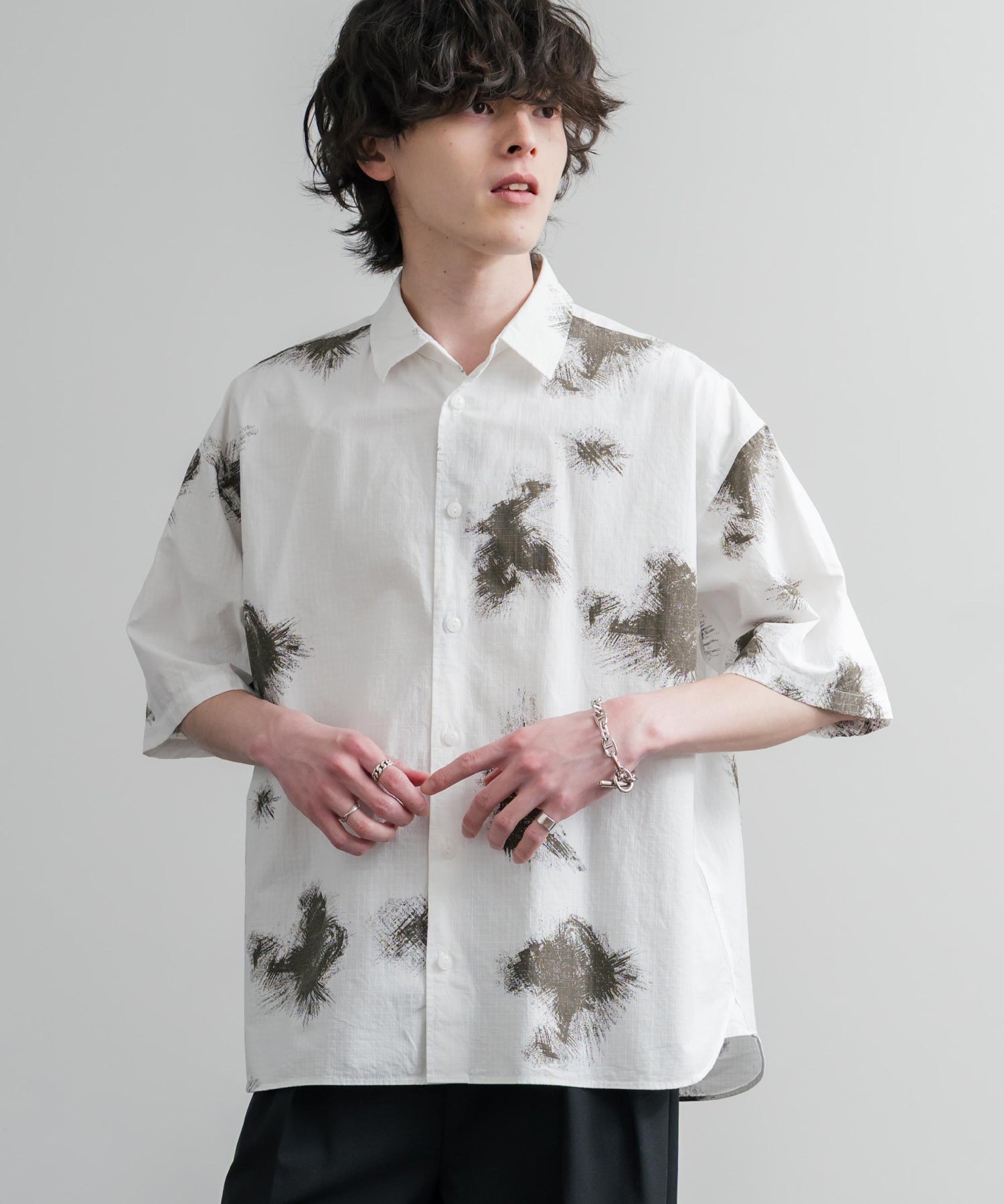 Upscape Audience アップスケープオーディエンス 日本製 国産 オーバーサイズGERMANスノーカモハーフスリーブシャツ AUD6719 16026