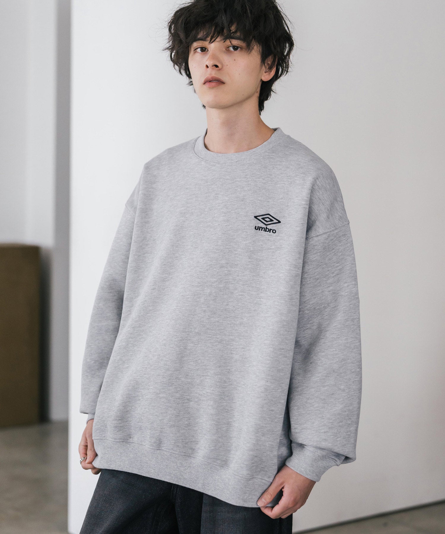 UMBRO アンブロ 別注コラボ オーバーサイズ裏起毛ワンポイントロゴ刺繍クルーネック長袖スウェット 16031