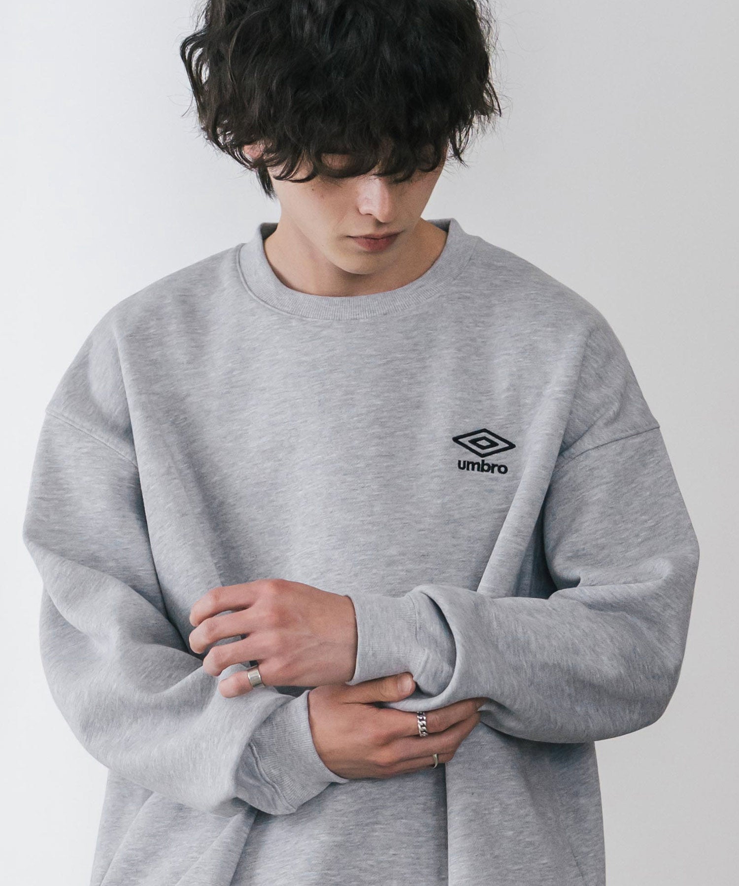 UMBRO アンブロ 別注コラボ オーバーサイズ裏起毛ワンポイントロゴ刺繍クルーネック長袖スウェット 16031