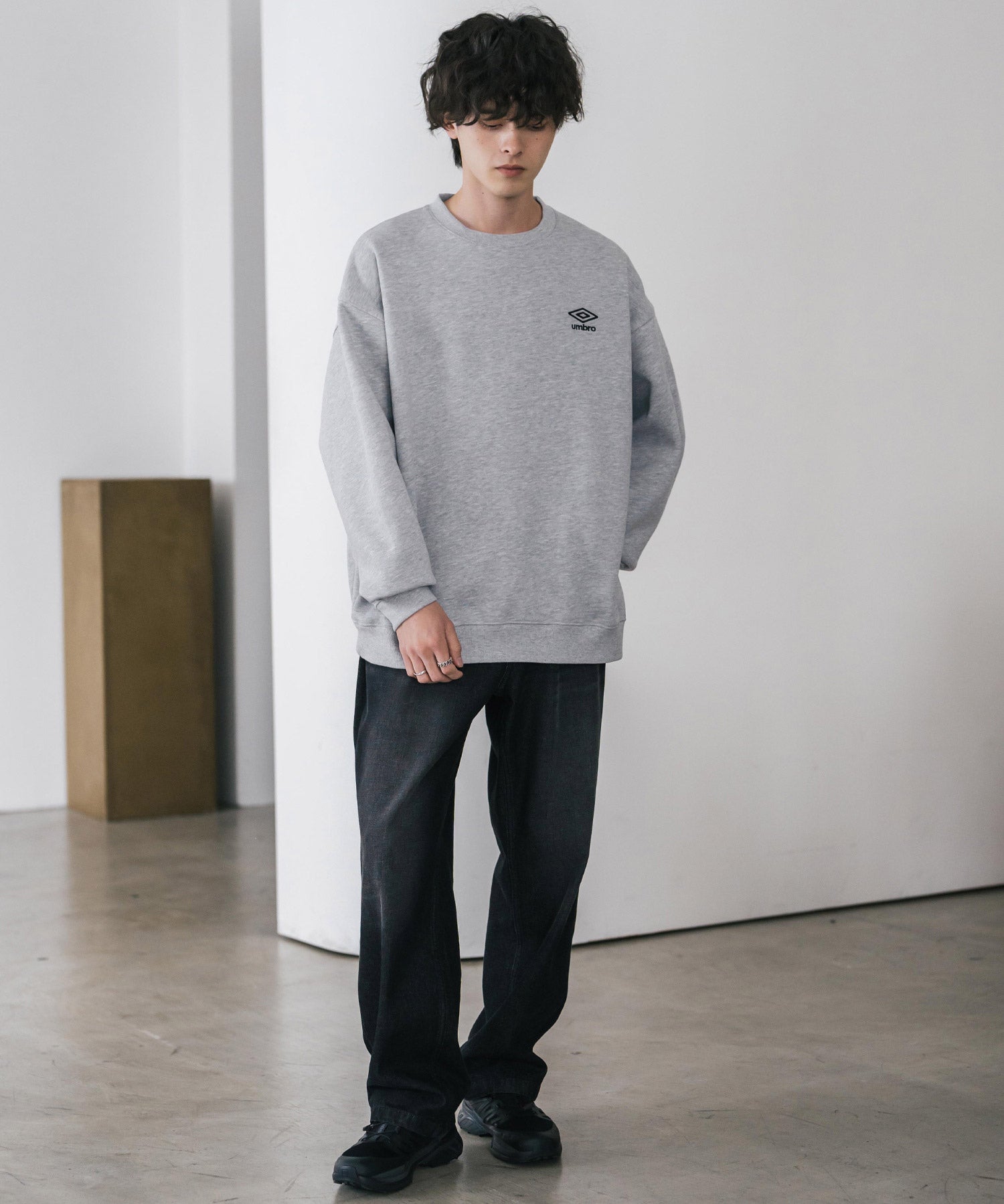 UMBRO アンブロ 別注コラボ オーバーサイズ裏起毛ワンポイントロゴ刺繍クルーネック長袖スウェット 16031