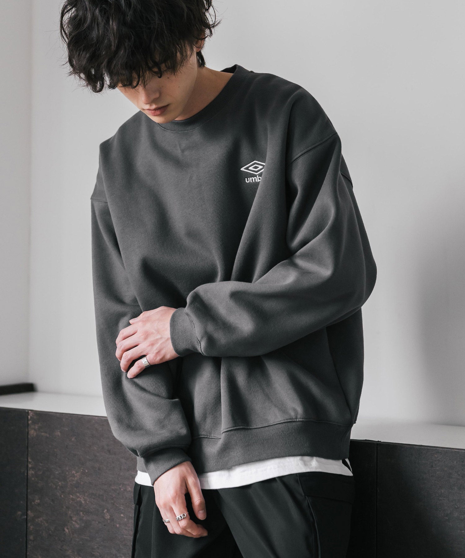 UMBRO アンブロ 別注コラボ オーバーサイズ裏起毛ワンポイントロゴ刺繍クルーネック長袖スウェット 16031