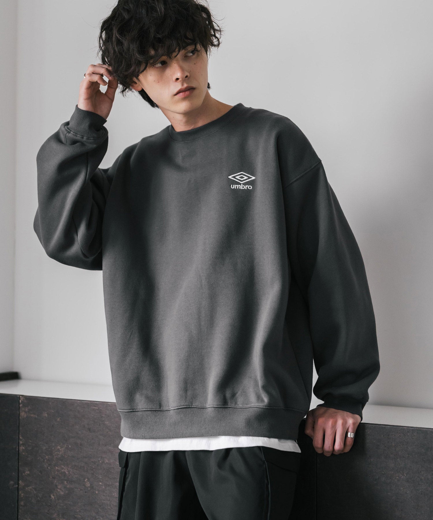 UMBRO アンブロ 別注コラボ オーバーサイズ裏起毛ワンポイントロゴ刺繍クルーネック長袖スウェット 16031