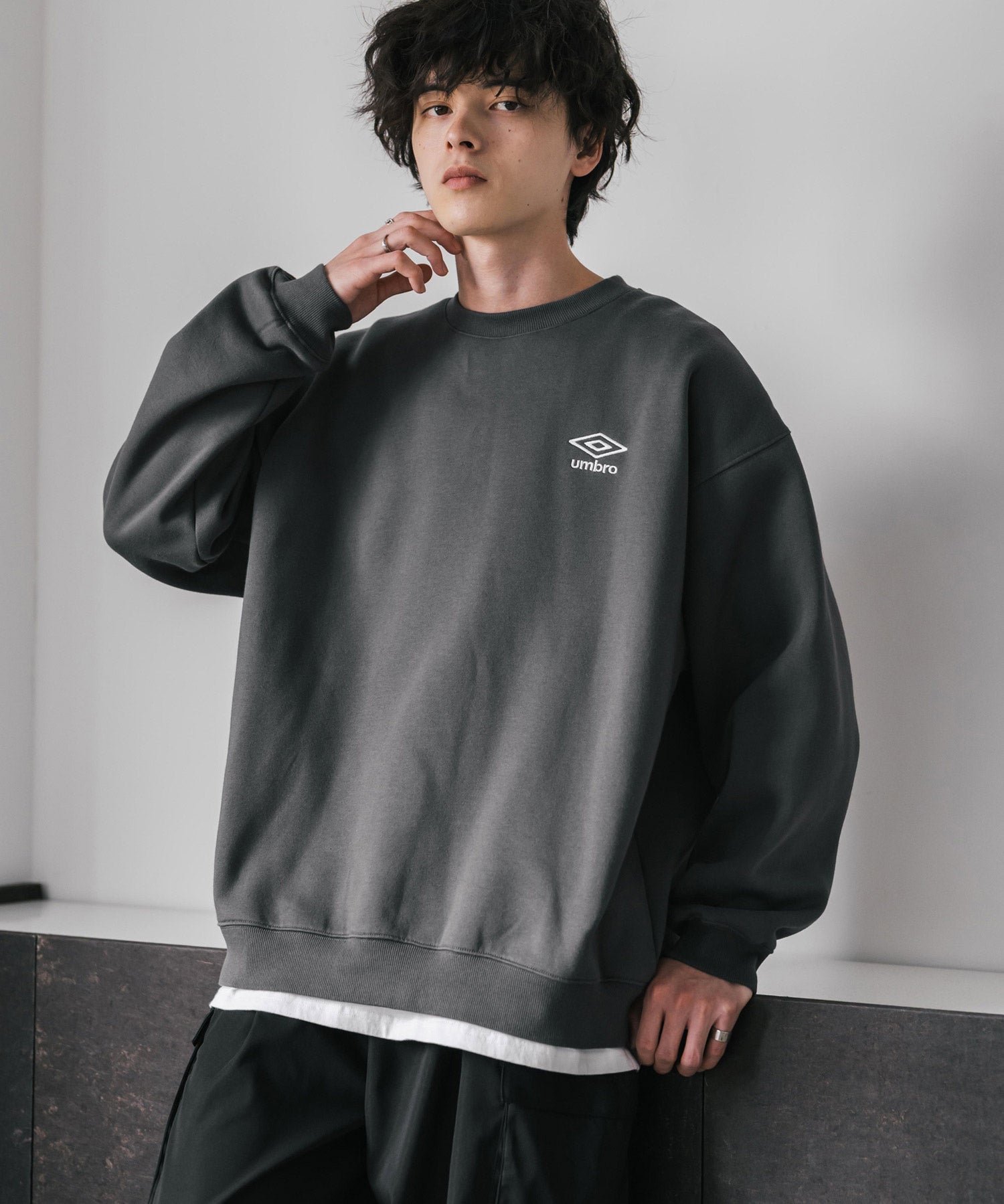 UMBRO アンブロ 別注コラボ オーバーサイズ裏起毛ワンポイントロゴ刺繍クルーネック長袖スウェット 16031