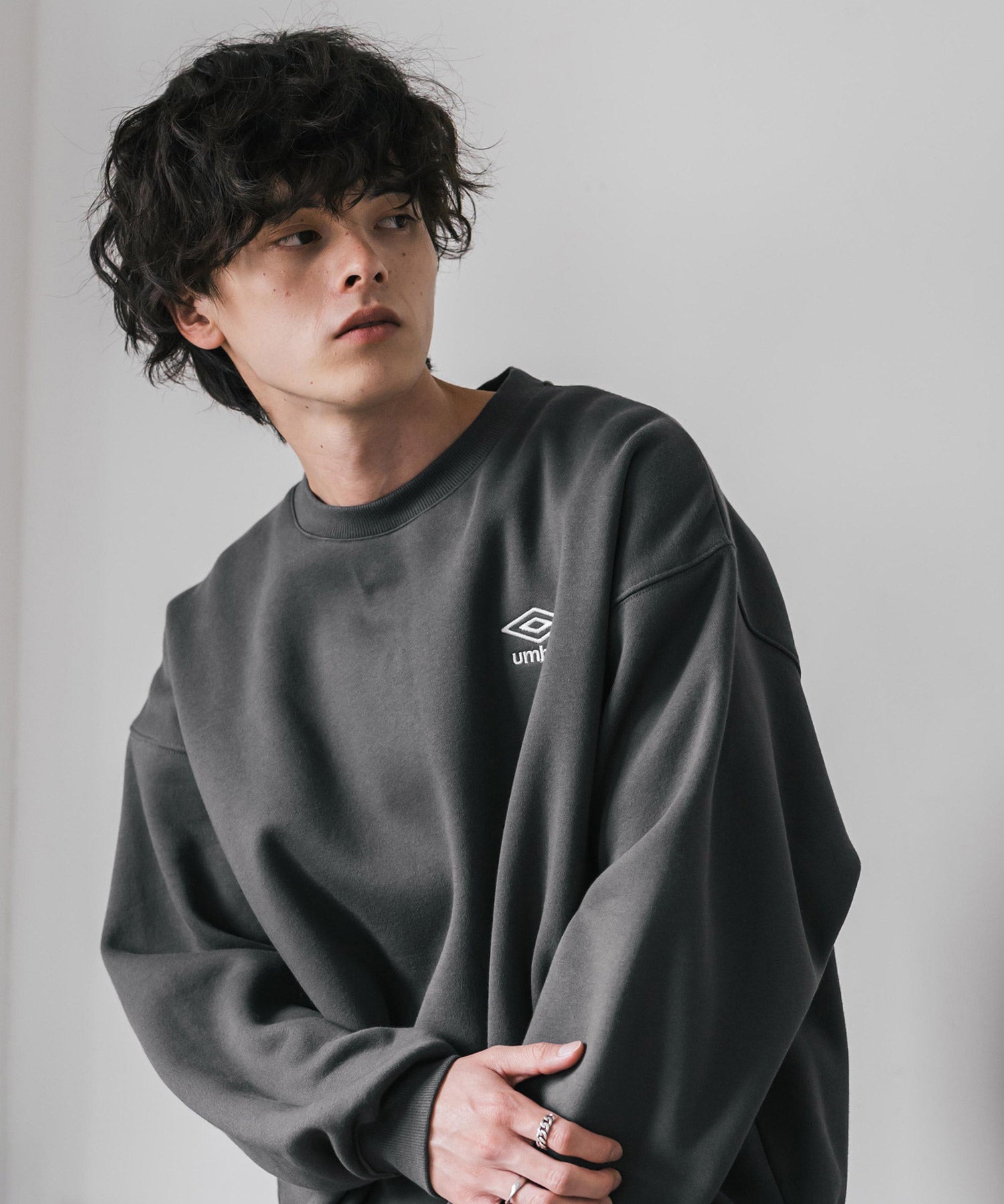 UMBRO アンブロ 別注コラボ オーバーサイズ裏起毛ワンポイントロゴ刺繍クルーネック長袖スウェット 16031