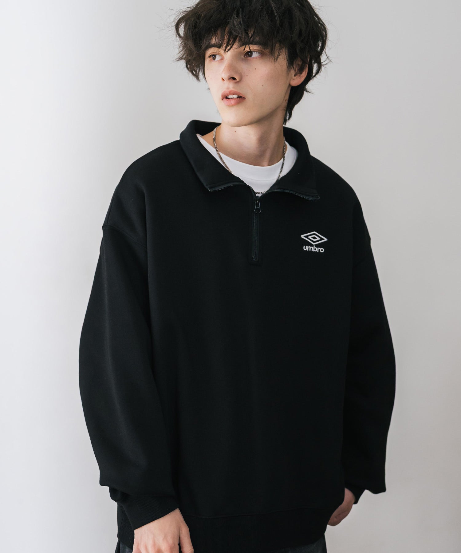UMBRO アンブロ 別注コラボ オーバーサイズ裏起毛ワンポイントロゴ刺繍ハーフジップ長袖スウェット 16032