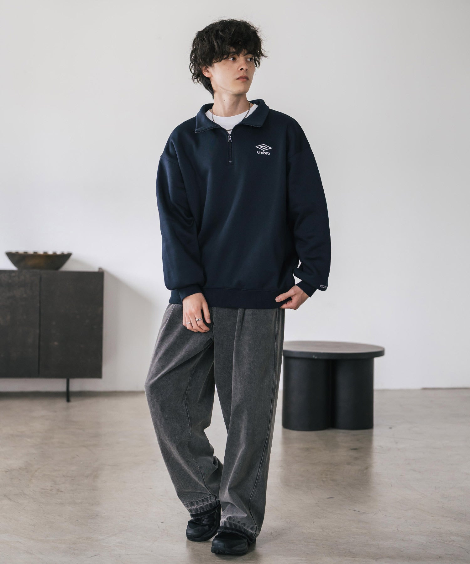 UMBRO アンブロ 別注コラボ オーバーサイズ裏起毛ワンポイントロゴ刺繍ハーフジップ長袖スウェット 16032