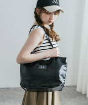 MUCENT ムセント ARMAND FRONT BUCKLE LEATHER SHOULDER BAG UNISEX PUレザーバッグ 16040