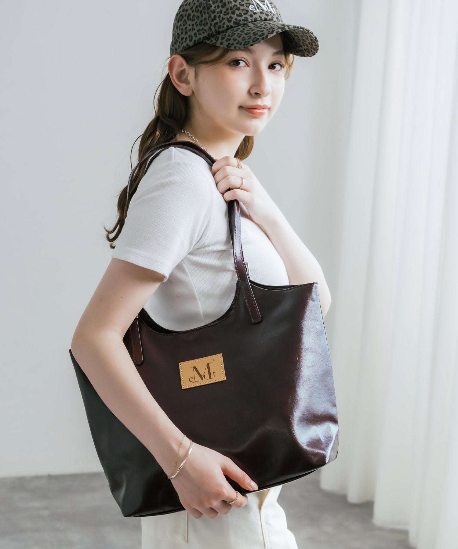 MUCENT ムセント ARMAND FRONT BUCKLE LEATHER SHOULDER BAG UNISEX PUレザーバッグ 16040