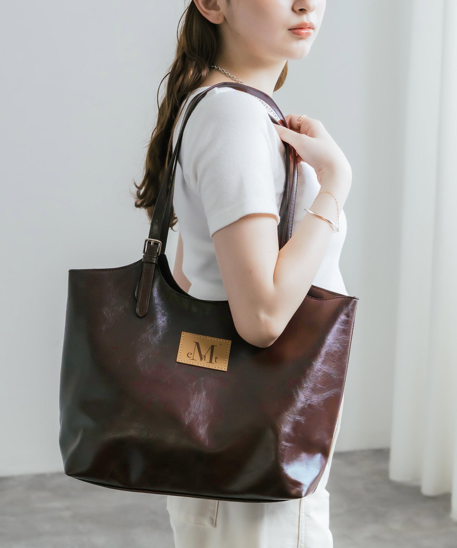 MUCENT ムセント ARMAND FRONT BUCKLE LEATHER SHOULDER BAG UNISEX PUレザーバッグ 16040