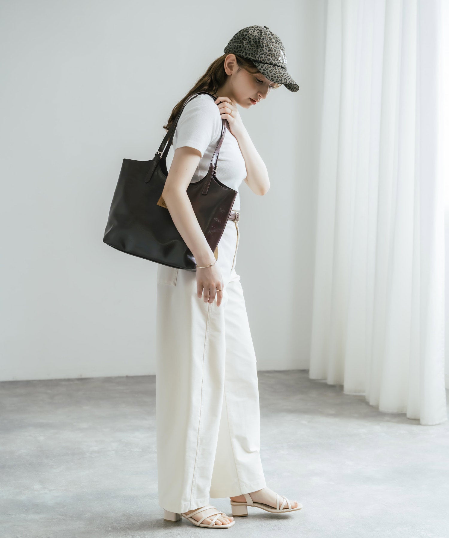 MUCENT ムセント ARMAND FRONT BUCKLE LEATHER SHOULDER BAG UNISEX PUレザーバッグ 16040
