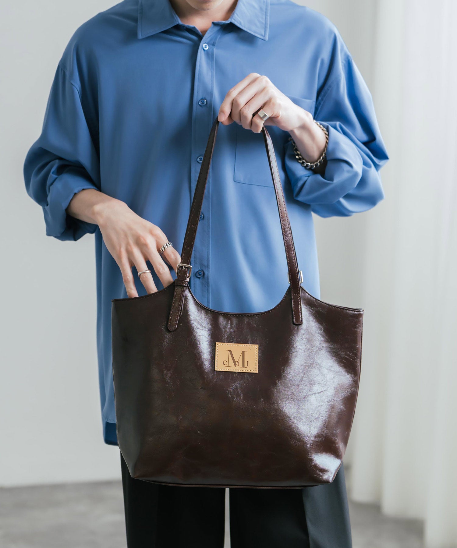 MUCENT ムセント ARMAND FRONT BUCKLE LEATHER SHOULDER BAG UNISEX PUレザーバッグ 16040