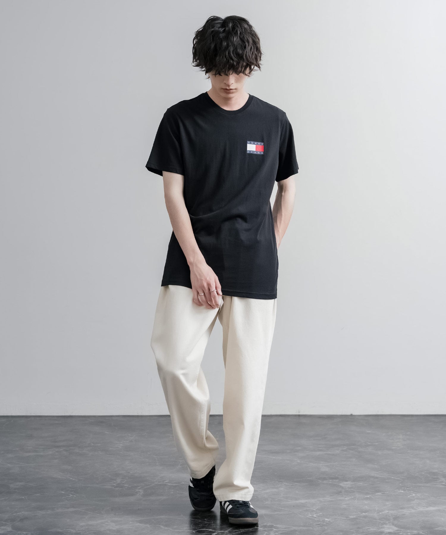 TOMMY HILFIGER レギュラーフィットスリムバッジロゴプリント半袖Tシャツ 16117