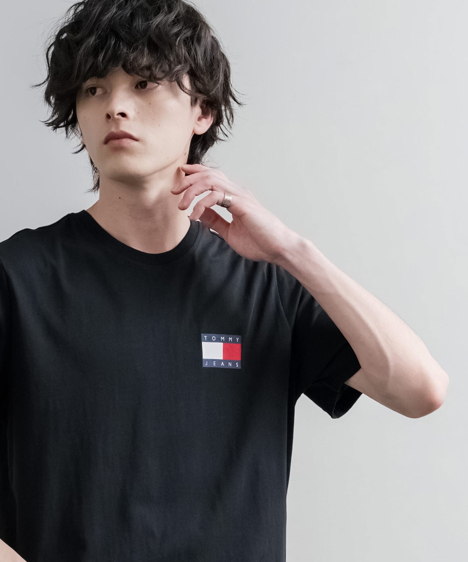 TOMMY HILFIGER レギュラーフィットスリムバッジロゴプリント半袖Tシャツ 16117