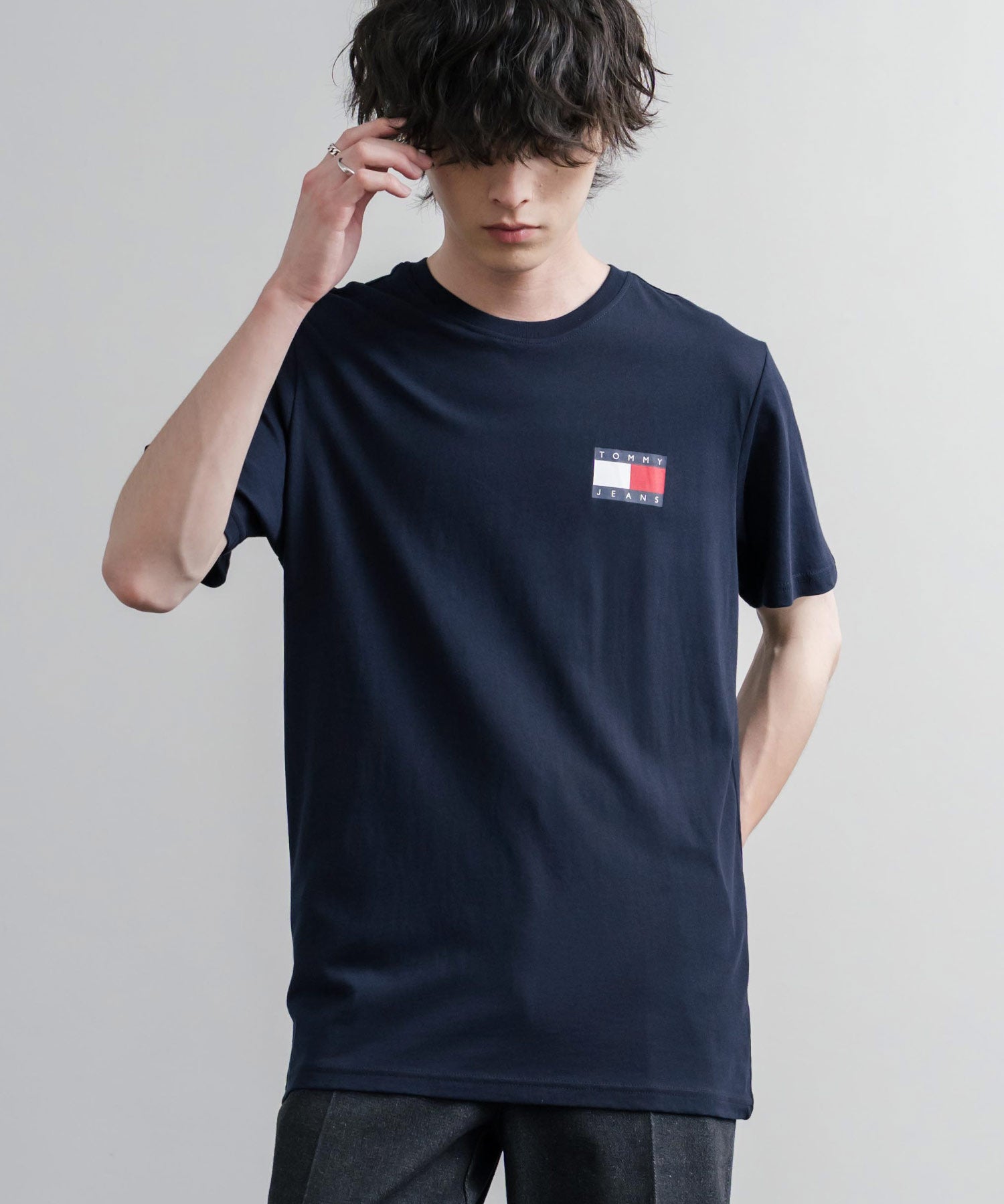 TOMMY HILFIGER レギュラーフィットスリムバッジロゴプリント半袖Tシャツ 16117