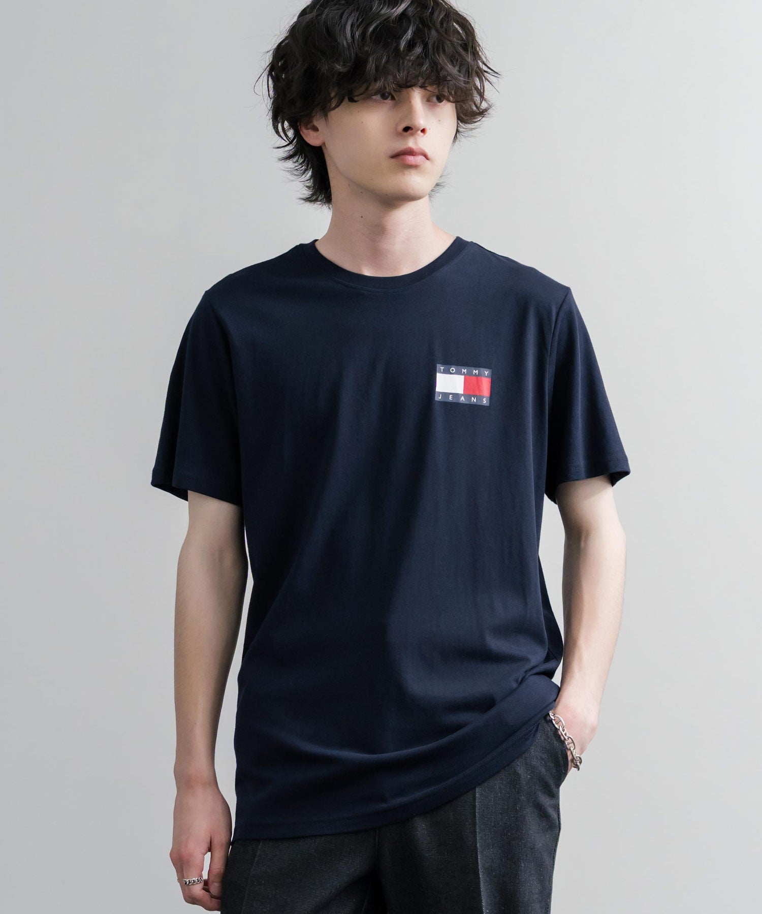 TOMMY HILFIGER レギュラーフィットスリムバッジロゴプリント半袖Tシャツ 16117