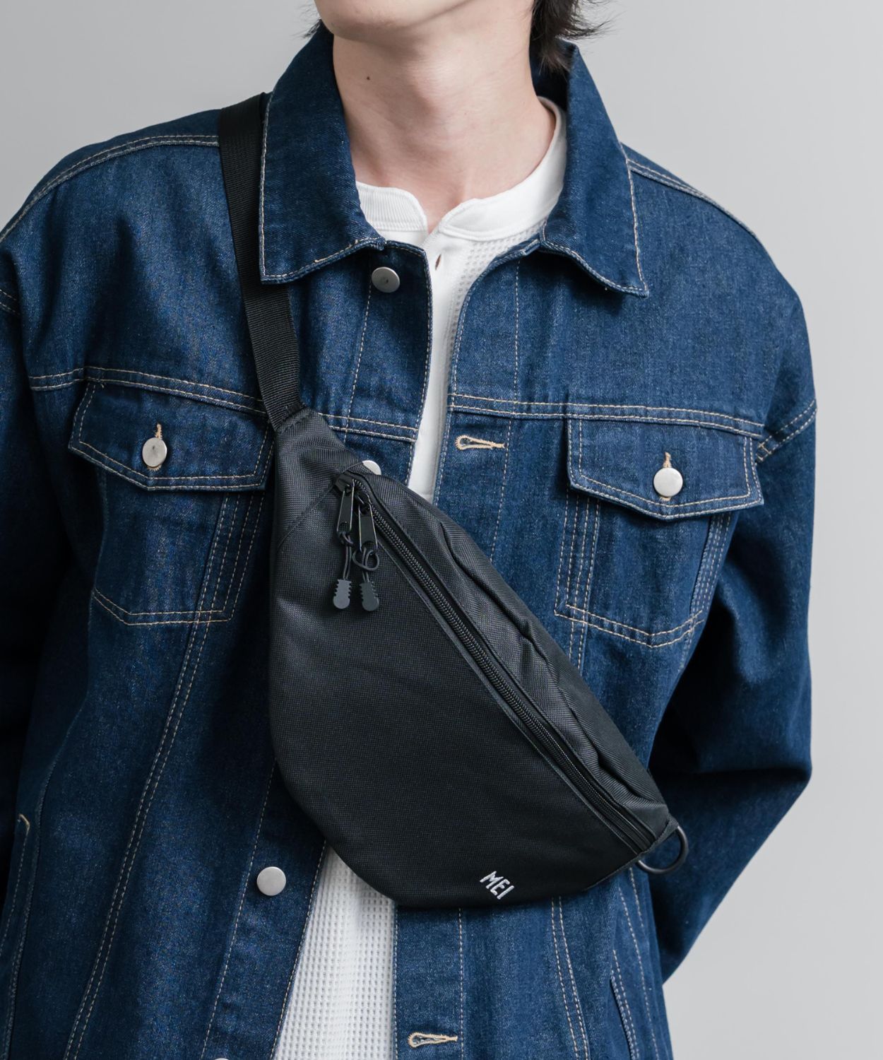 MEI メイ STANDARD MOON SHOULDE ワンポイントロゴ刺繍三日月型ボディ