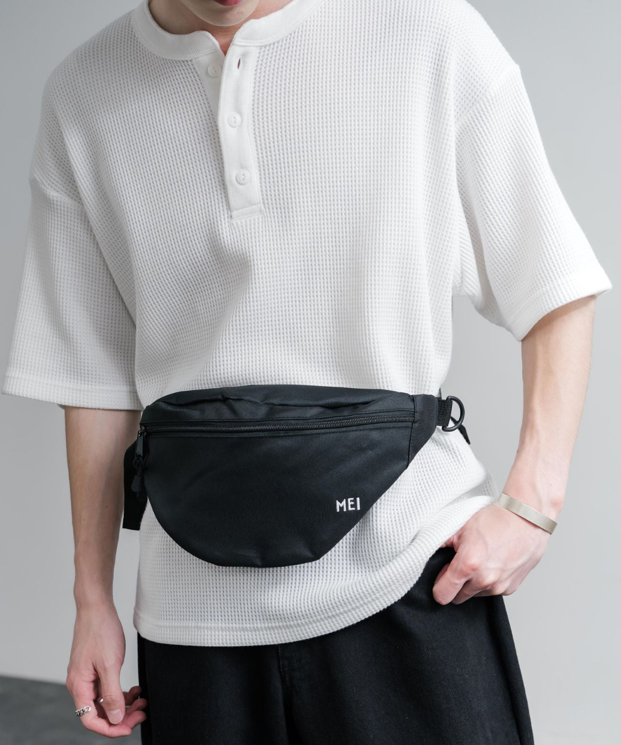 MEI メイ STANDARD MOON SHOULDE ワンポイントロゴ刺繍三日月型ボディバッグ/ウエストポーチ/ショルダーバッグ 16190