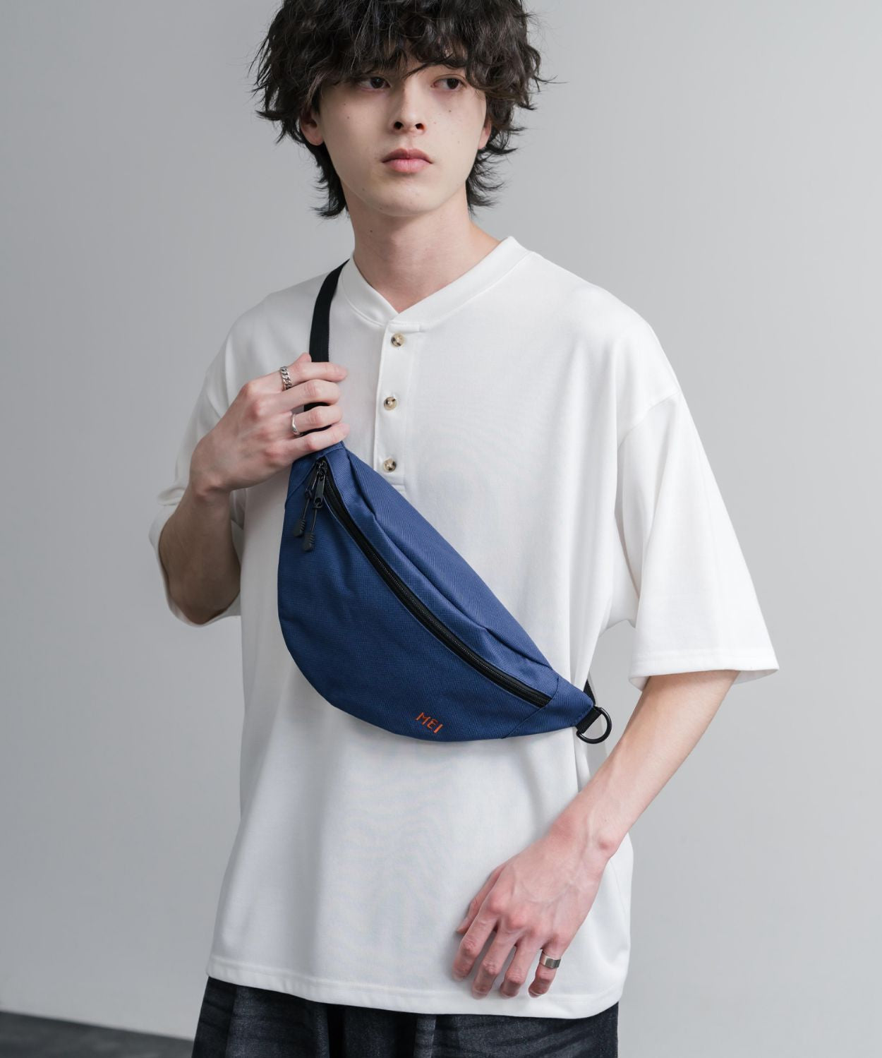 MEI メイ STANDARD MOON SHOULDE ワンポイントロゴ刺繍三日月型ボディバッグ/ウエストポーチ/ショルダーバッグ 16190