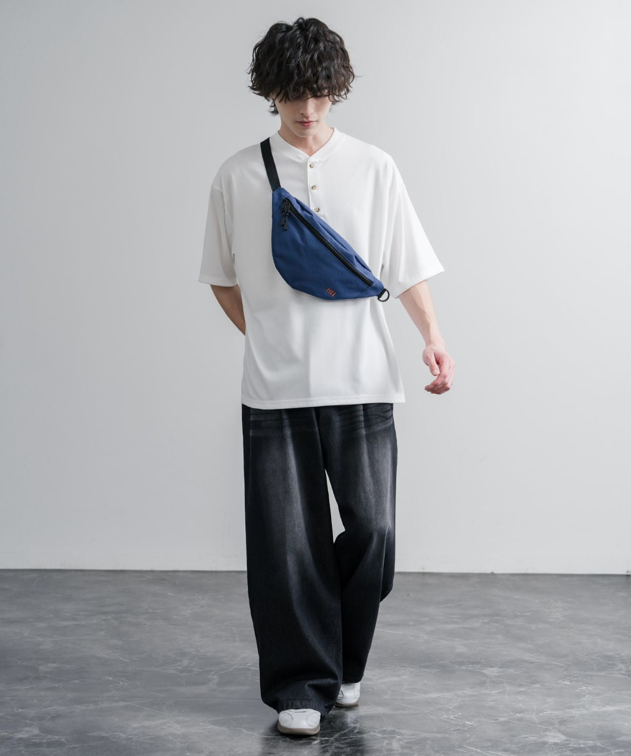 MEI メイ STANDARD MOON SHOULDE ワンポイントロゴ刺繍三日月型ボディバッグ/ウエストポーチ/ショルダーバッグ 16190