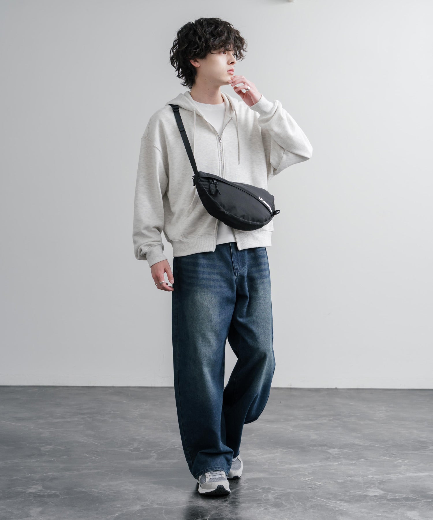 DISCUS  マリムーンショルダー　布良 MEI メイ BOTTOM LINE SHOULDER ワンポイントロゴ刺繍三日月型