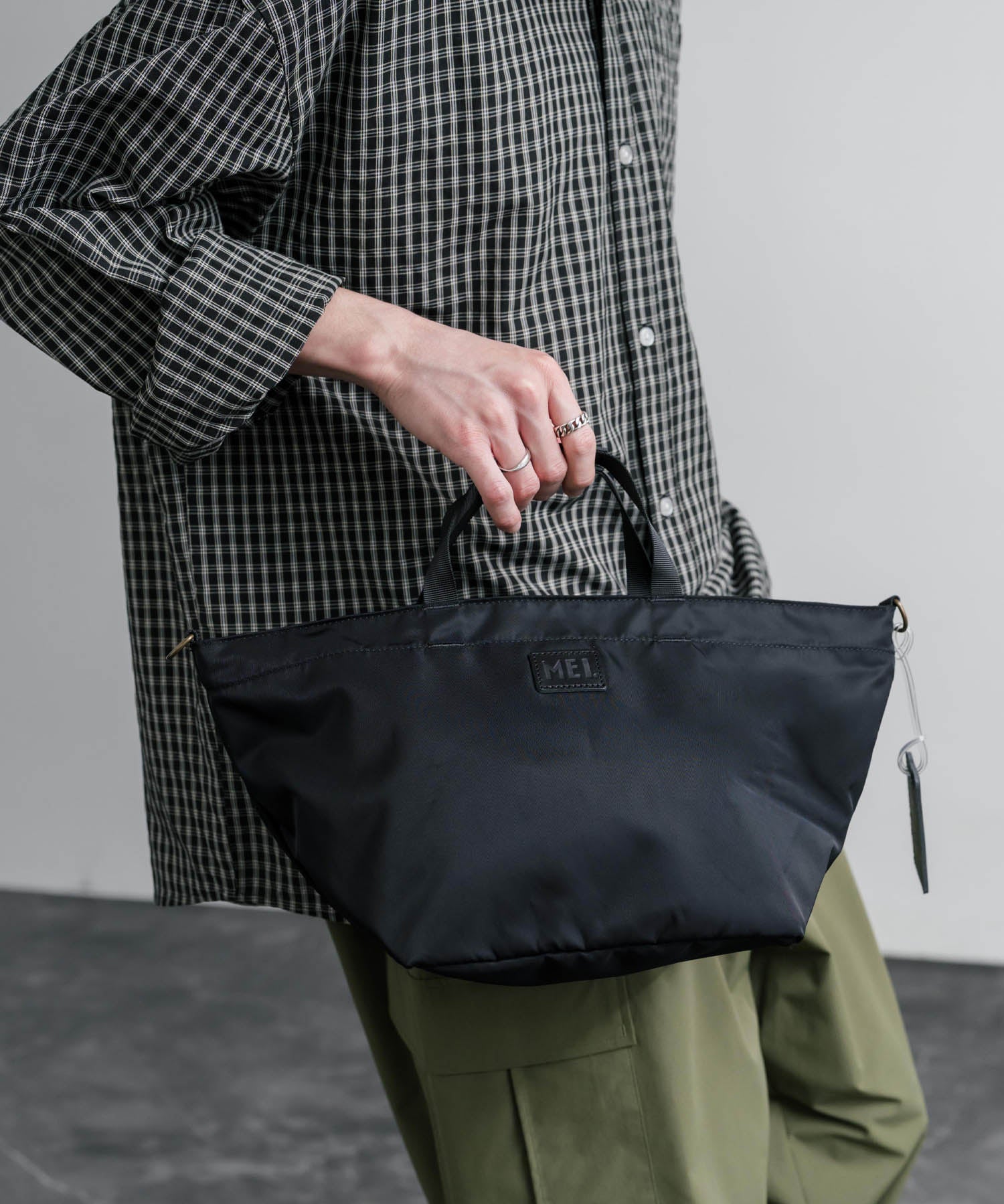 MEI TOTEBAG M ロゴプレート2WAYトートショルダーバッグ 16197