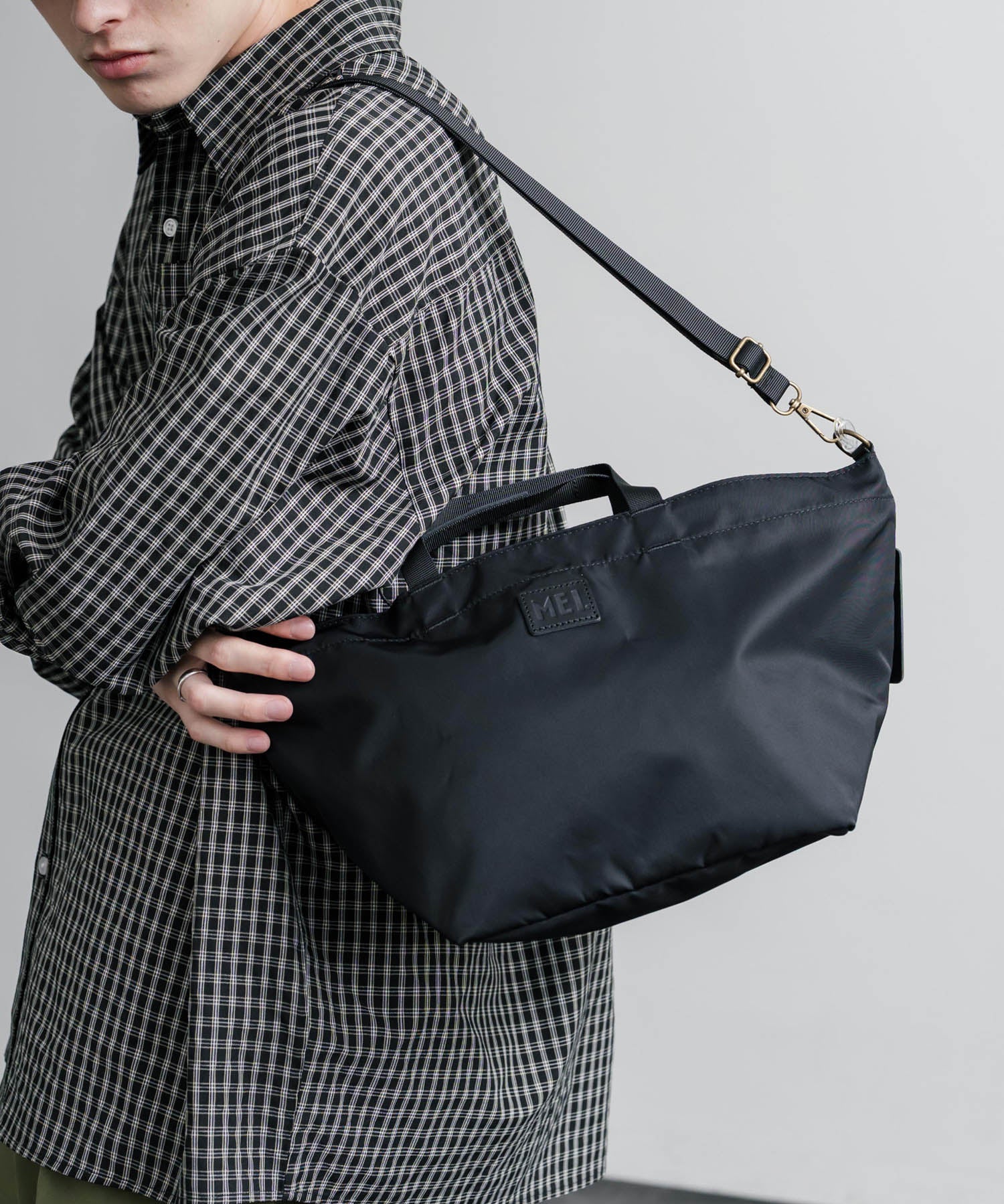 MEI TOTEBAG M ロゴプレート2WAYトートショルダーバッグ 16197
