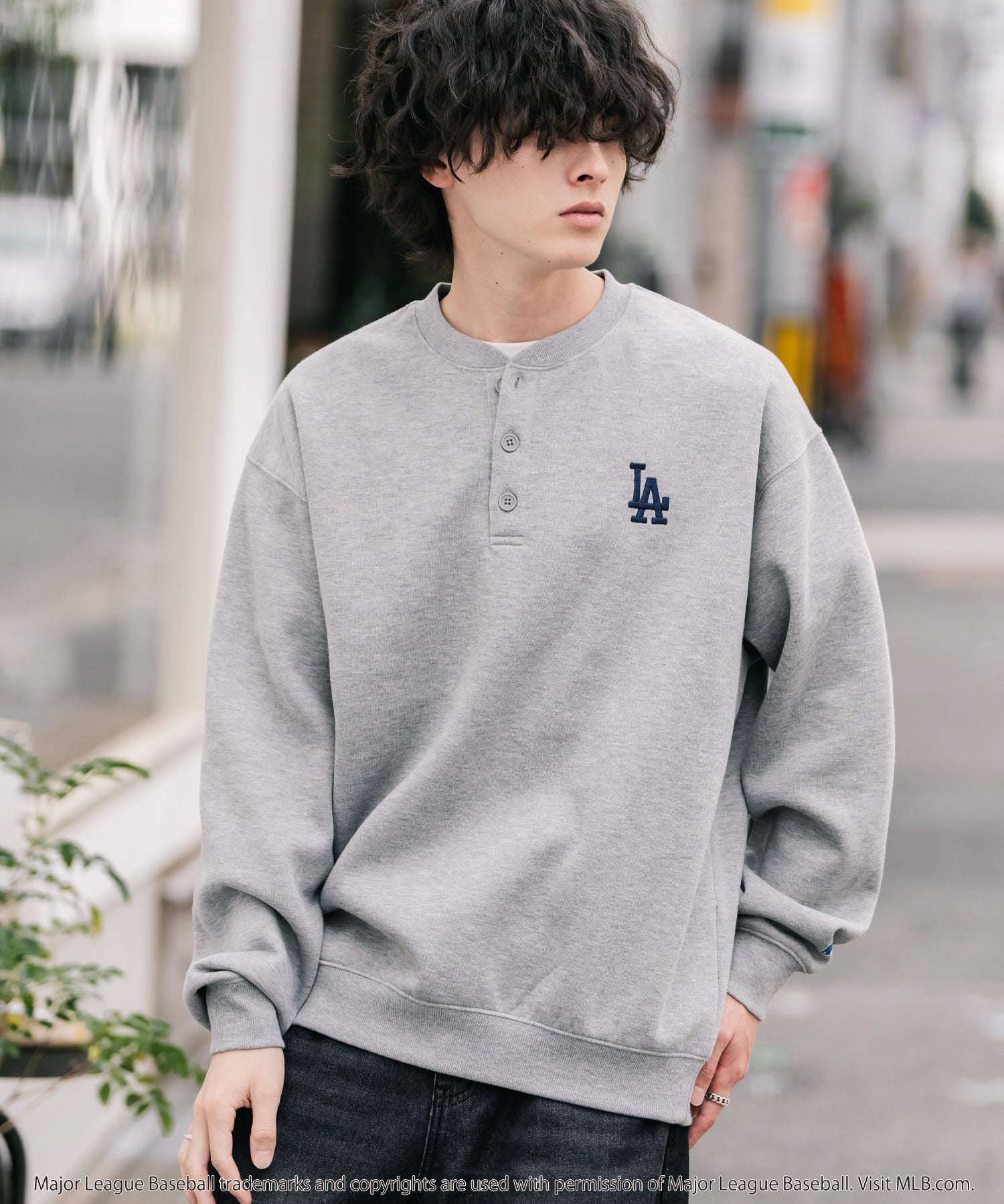MLB メジャーリーグベースボール NYY LAD SD 別注 オーバーサイズ裏起毛ヘンリーネックスウェット/ワンポイントロゴ刺繍ハーフボタントレーナー 16320