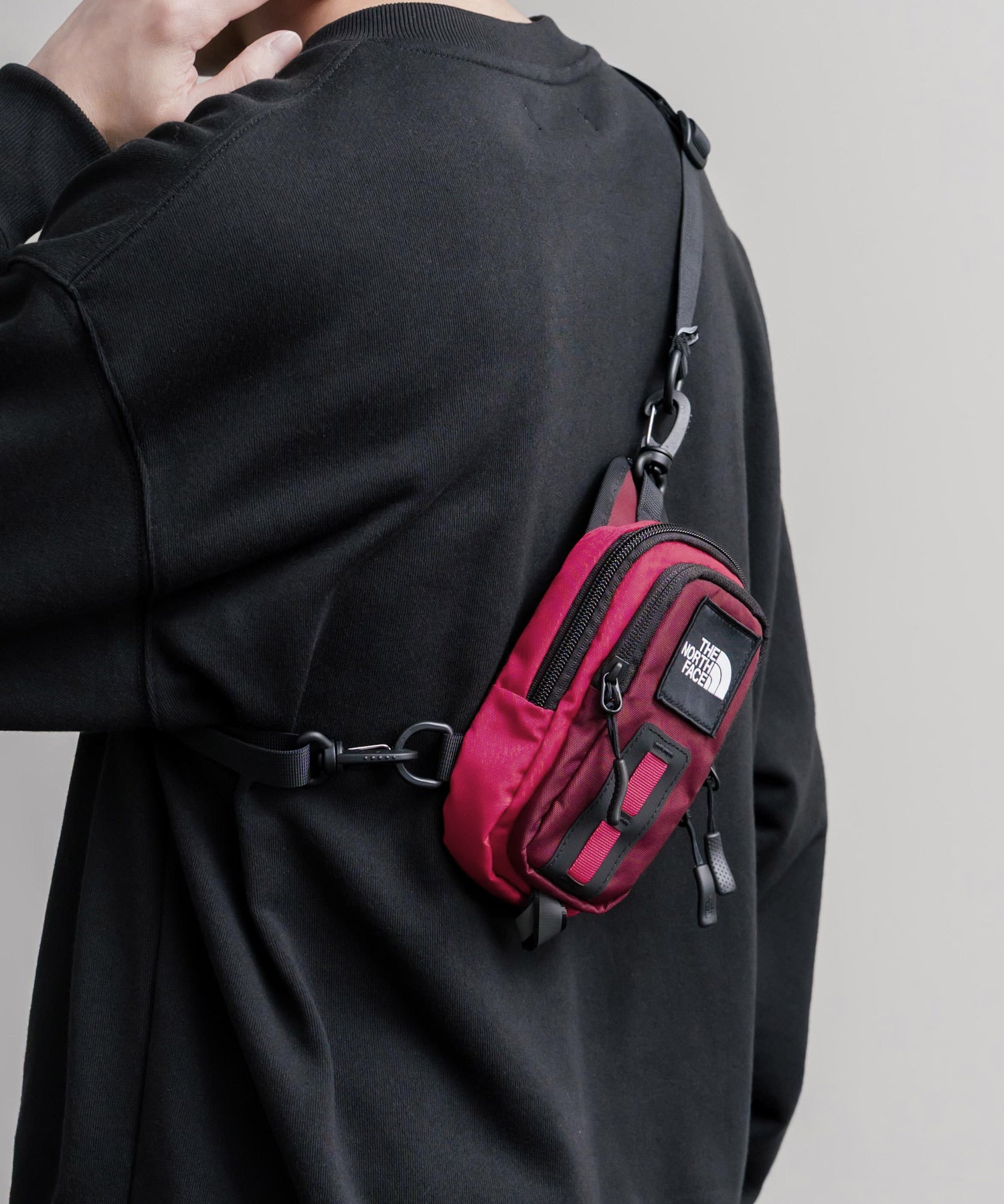 THE NORTH FACE ザ・ノースフェイス HOT SHOT CROSSBODY ホットショットクロスボディバッグ/コンパクトショルダーバッグ 16388