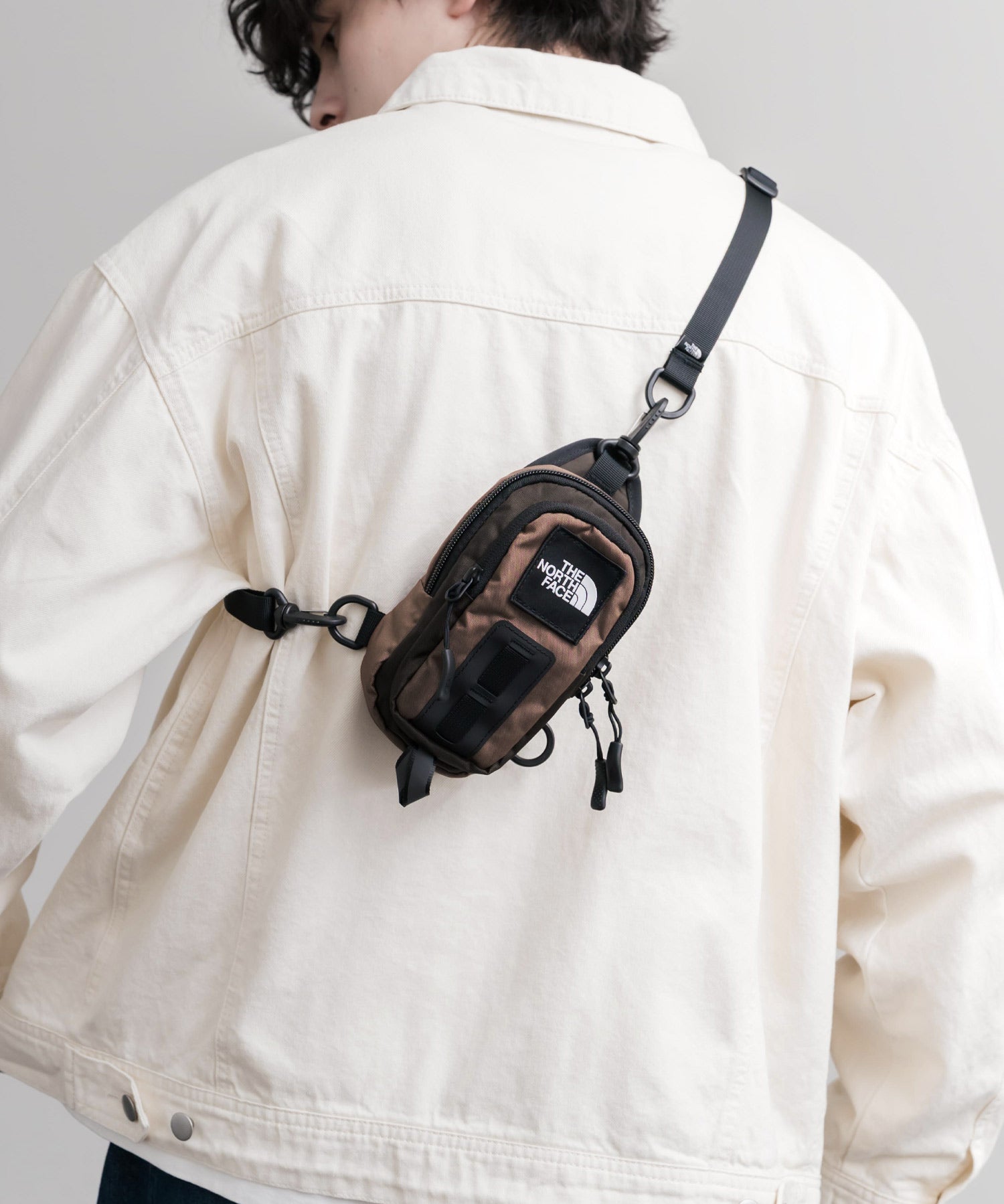 THE NORTH FACE ザ・ノースフェイス HOT SHOT CROSSBODY ホットショットクロスボディバッグ/コンパクトショルダーバッグ 16388