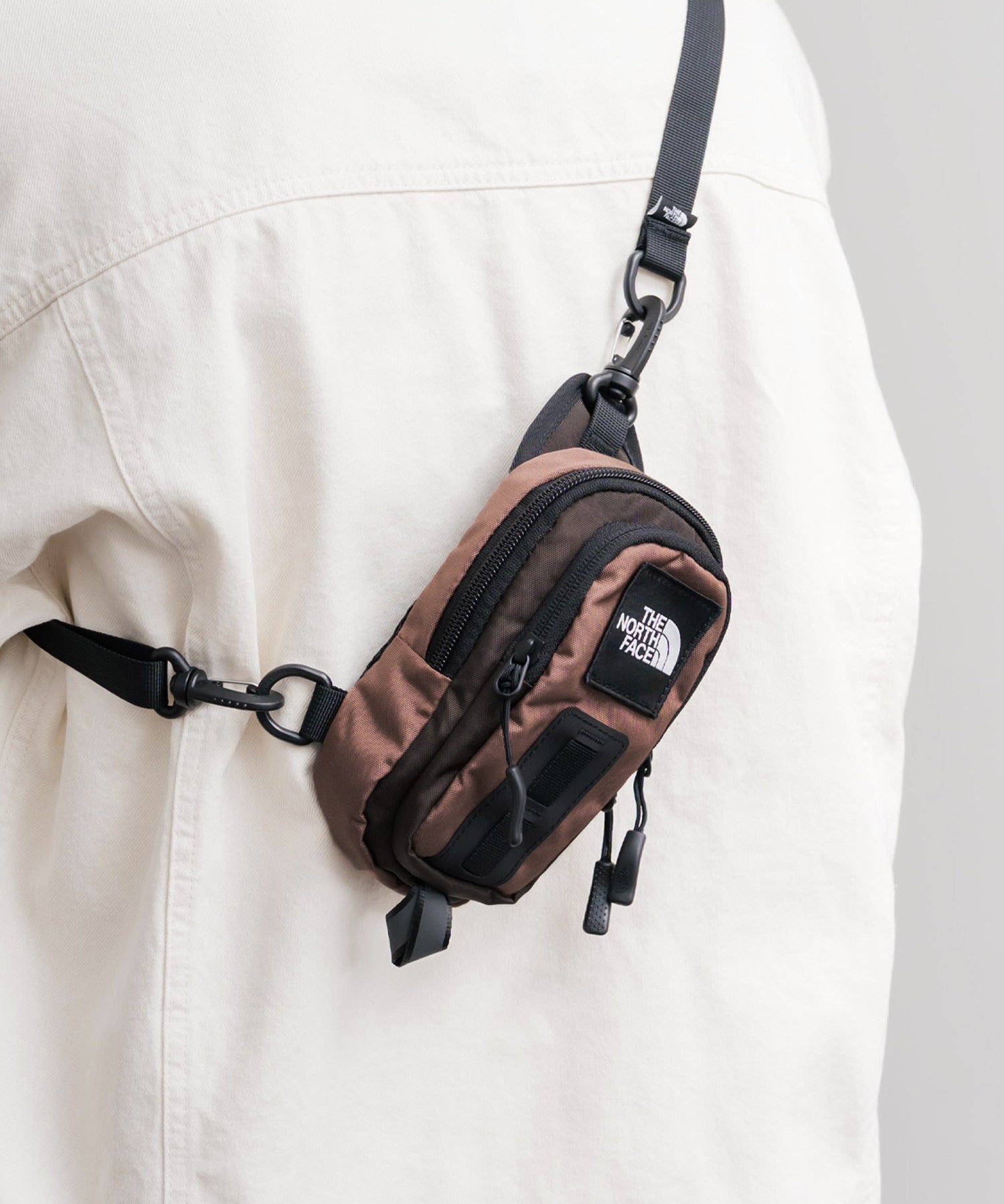 THE NORTH FACE ザ・ノースフェイス HOT SHOT CROSSBODY ホットショットクロスボディバッグ/コンパクトショルダーバッグ 16388
