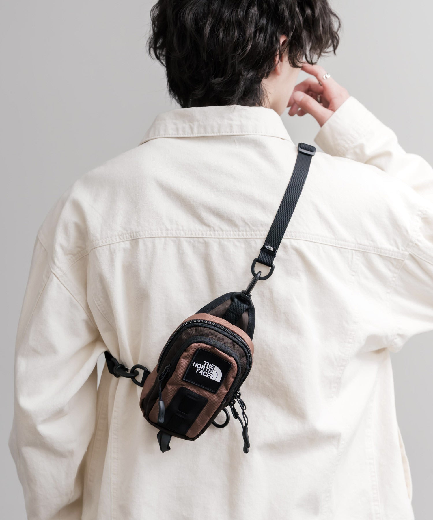 THE NORTH FACE ザ・ノースフェイス HOT SHOT CROSSBODY ホットショットクロスボディバッグ/コンパクトショルダーバッグ 16388