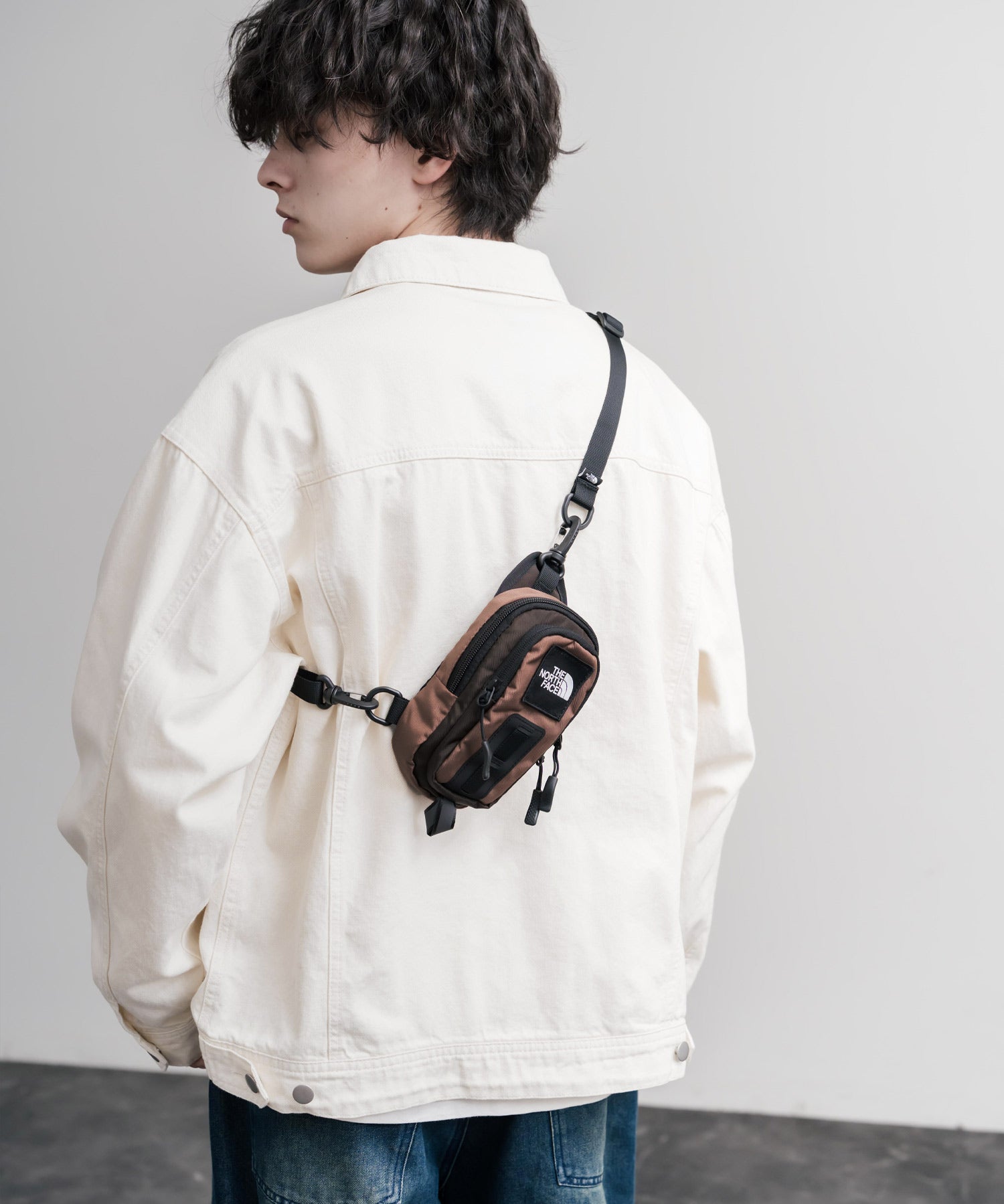 THE NORTH FACE ザ・ノースフェイス HOT SHOT CROSSBODY ホットショットクロスボディバッグ/コンパクトショルダーバッグ 16388