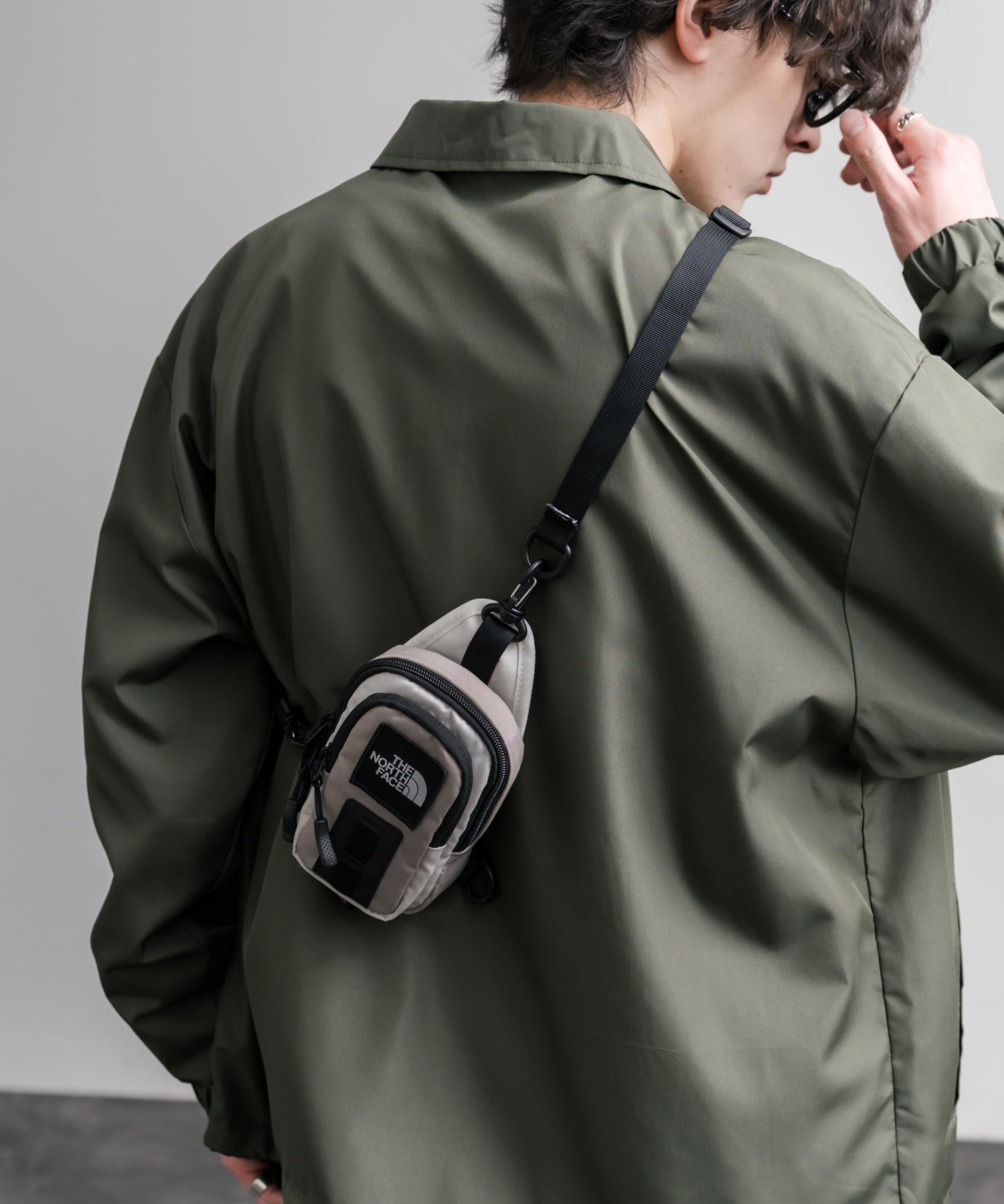 THE NORTH FACE ザ・ノースフェイス HOT SHOT CROSSBODY ホットショットクロスボディバッグ/コンパクトショルダーバッグ 16388