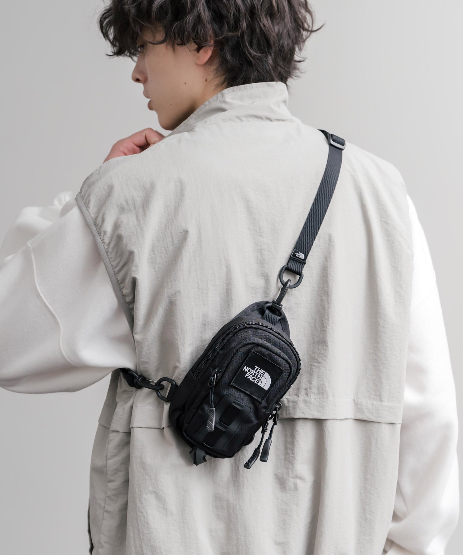 THE NORTH FACE ザ・ノースフェイス HOT SHOT CROSSBODY ホットショットクロスボディバッグ/コンパクトショルダーバッグ 16388