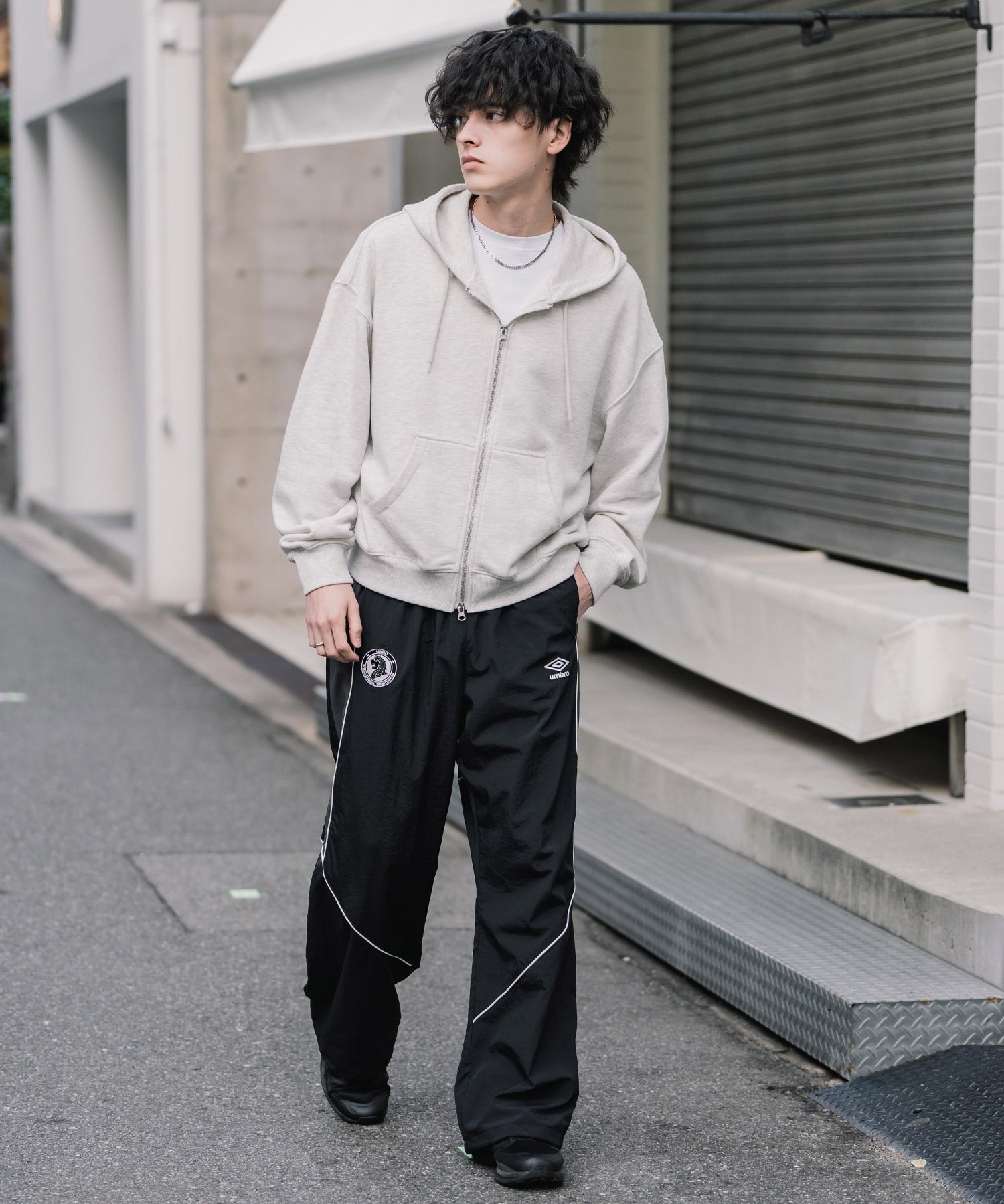 UMBRO アンブロ 裾スピンドルパイピングナイロンイージーパンツ/ワイドトラックパンツ 16394【セットアップ可能】