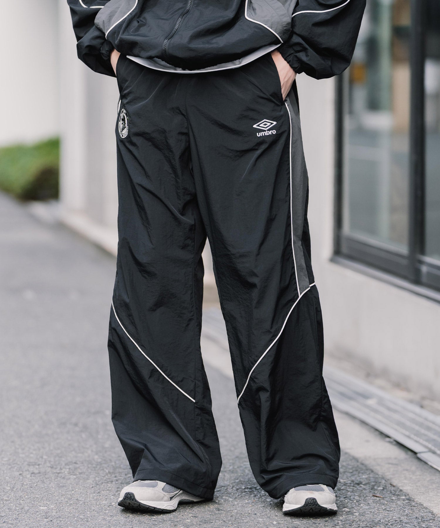 UMBRO アンブロ 裾スピンドルパイピングナイロンイージーパンツ/ワイドトラックパンツ 16394【セットアップ可能】