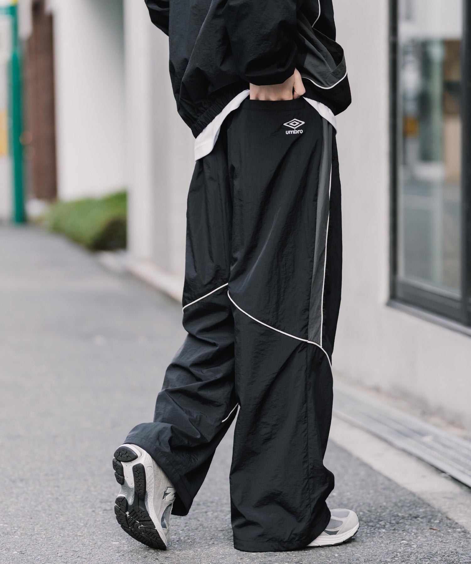 UMBRO アンブロ 裾スピンドルパイピングナイロンイージーパンツ/ワイドトラックパンツ 16394【セットアップ可能】