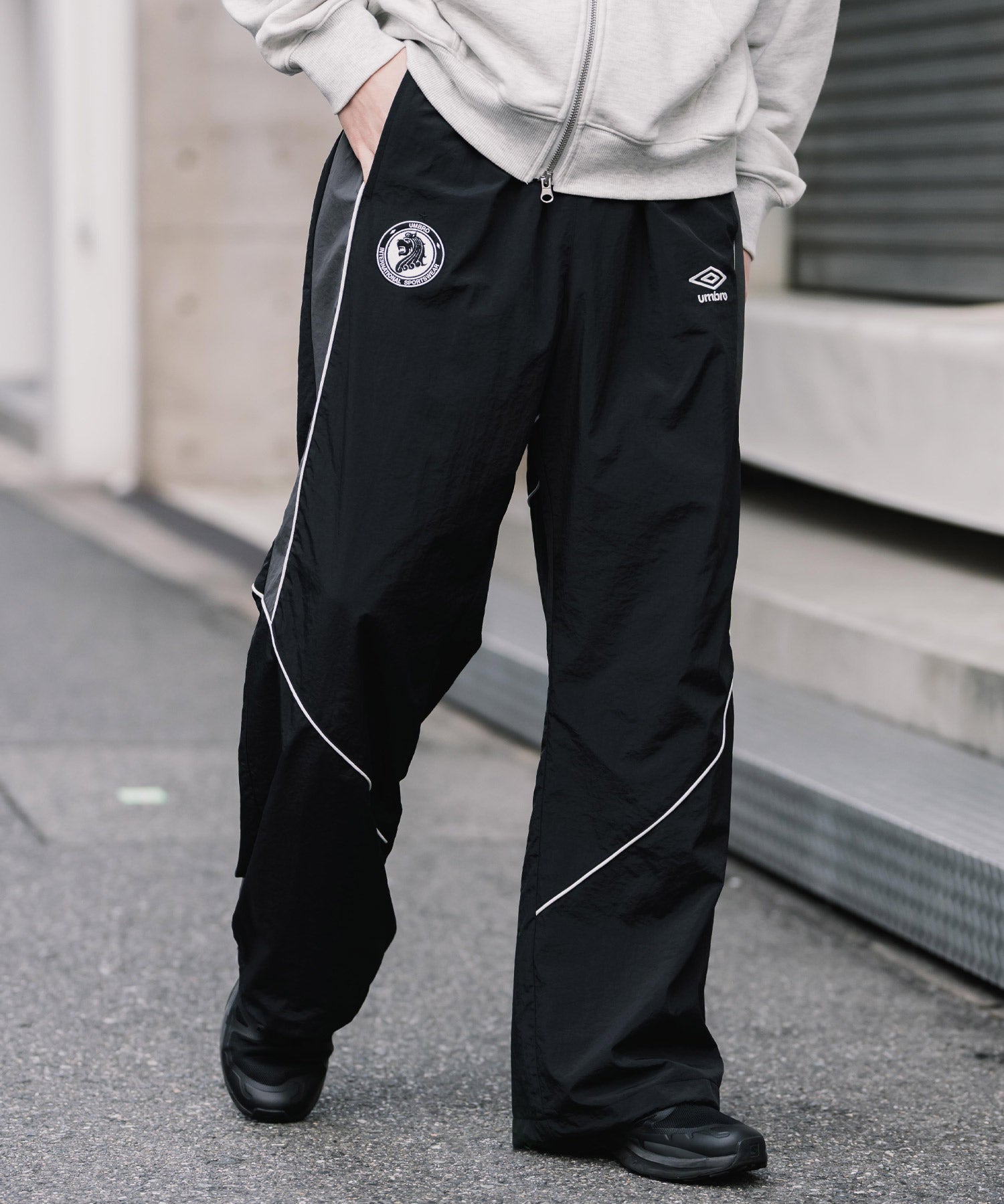 UMBRO アンブロ 裾スピンドルパイピングナイロンイージーパンツ/ワイドトラックパンツ 16394【セットアップ可能】