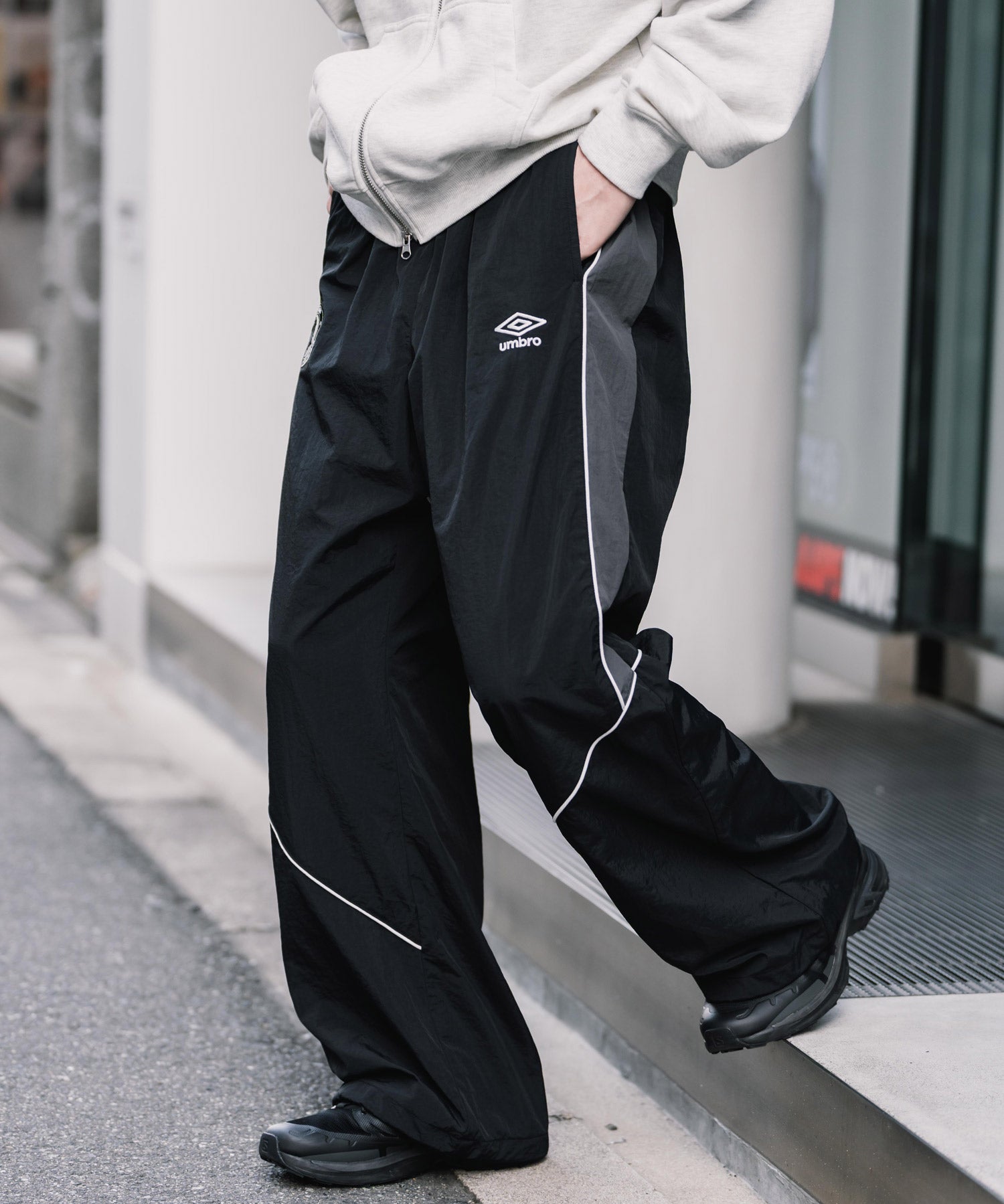 UMBRO アンブロ 裾スピンドルパイピングナイロンイージーパンツ/ワイドトラックパンツ 16394【セットアップ可能】